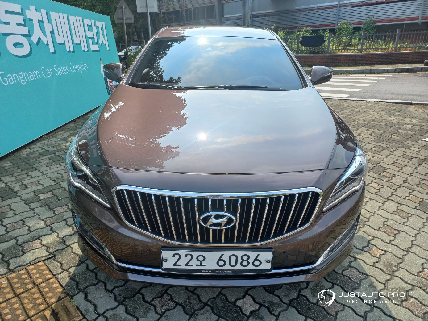 Автомобиль Hyundai Aslan