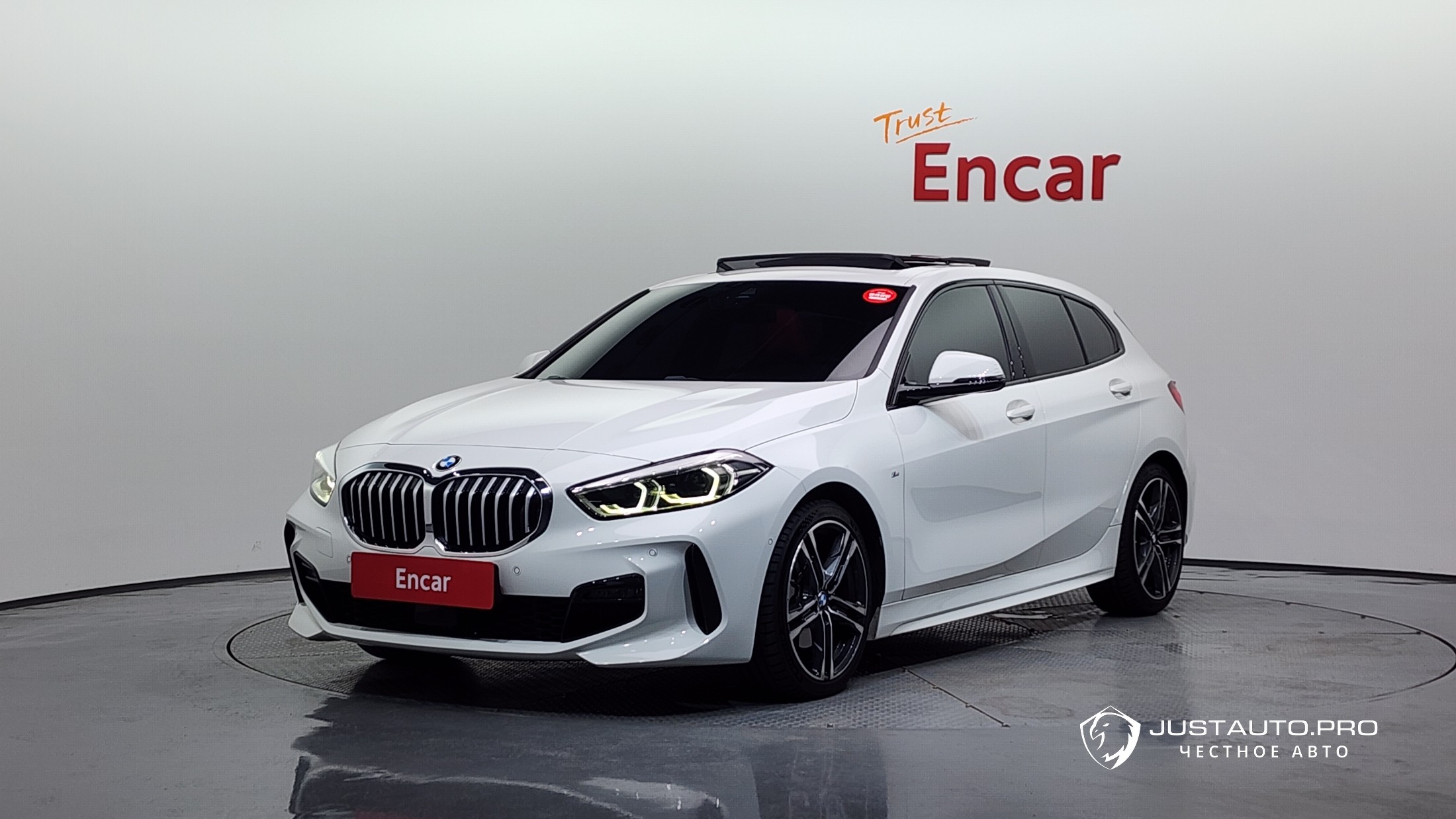 Автомобиль BMW 1-Series