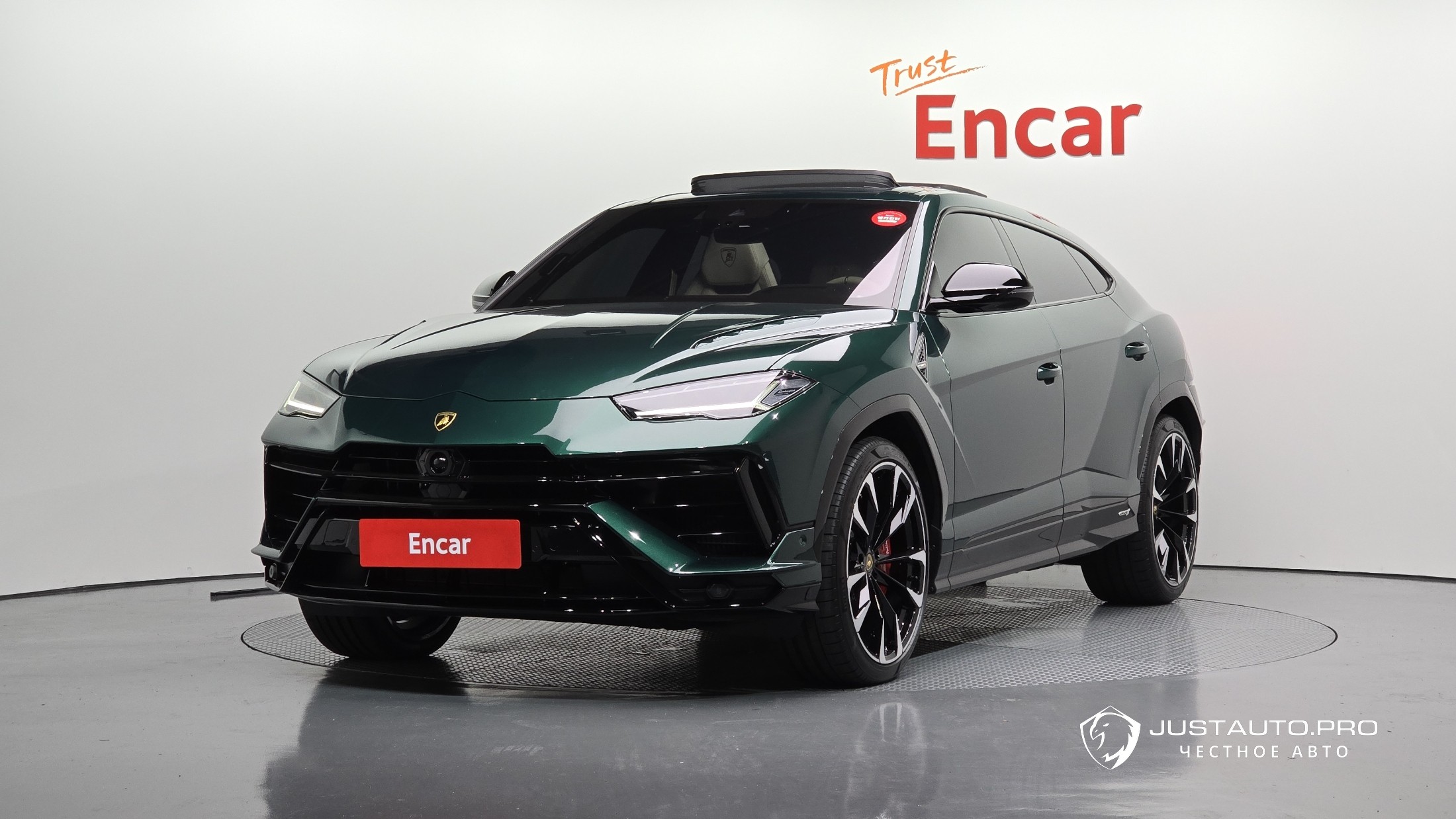 Автомобиль Lamborghini Urus