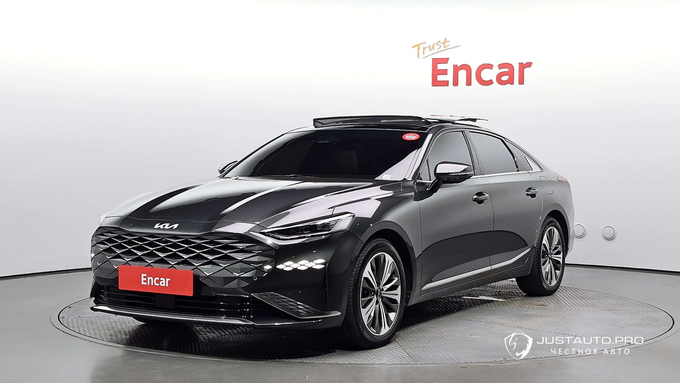 Автомобиль Kia K8