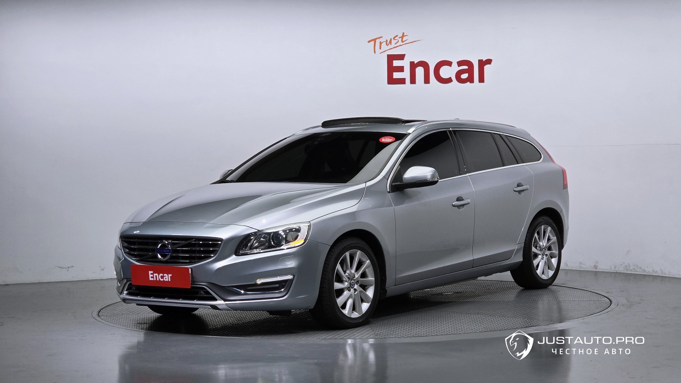 Автомобиль Volvo V60