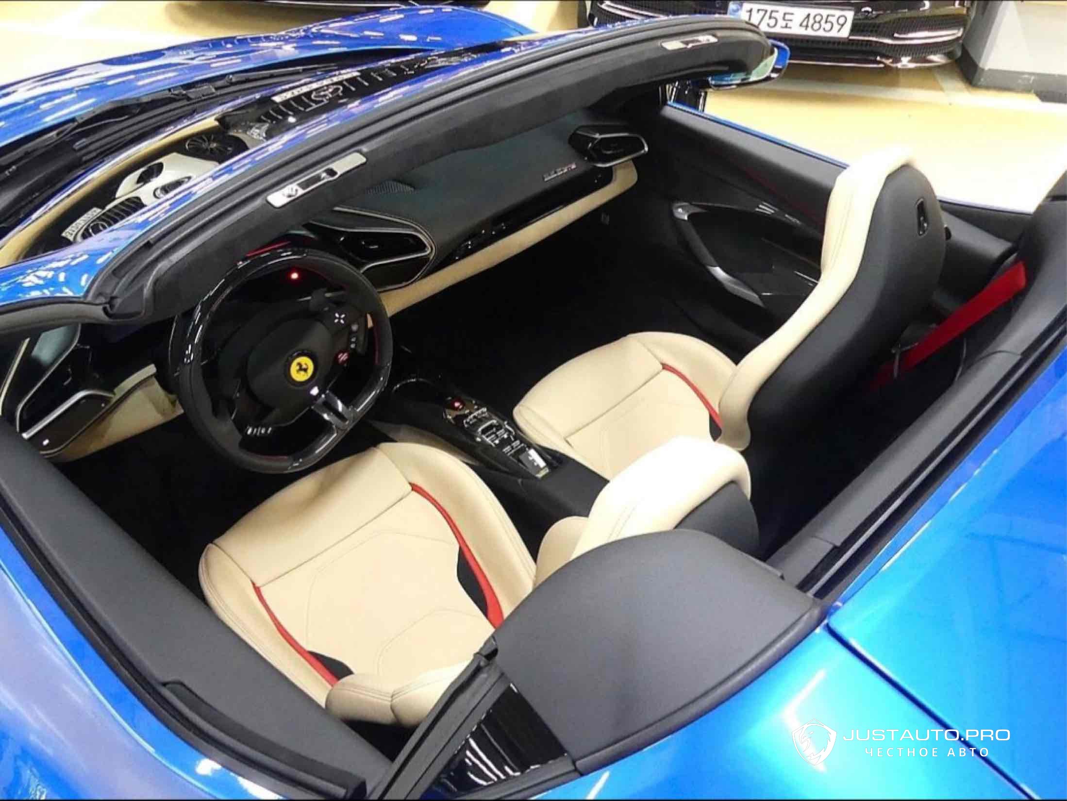 Автомобиль Ferrari 296