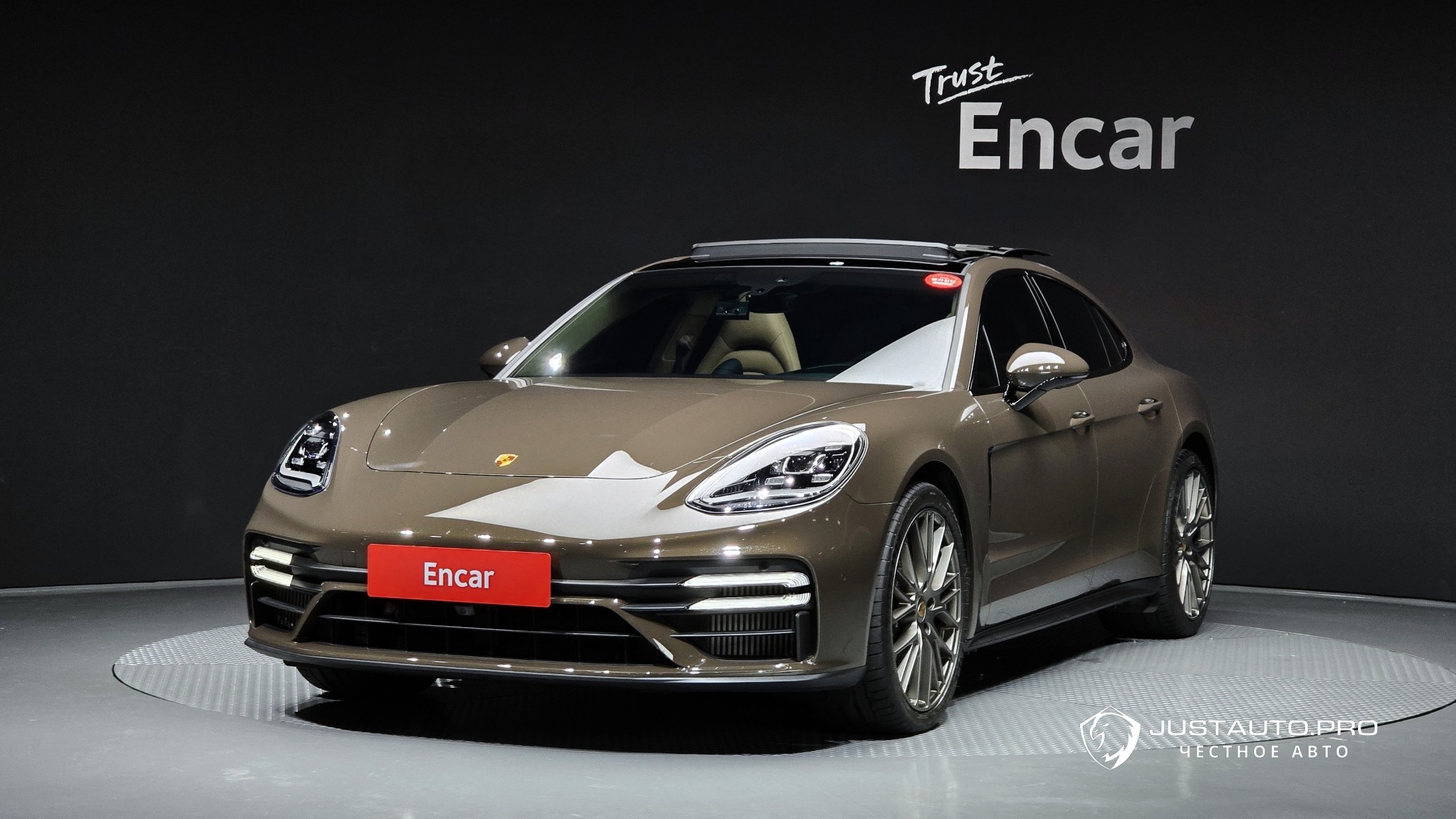 Автомобиль Porsche Panamera