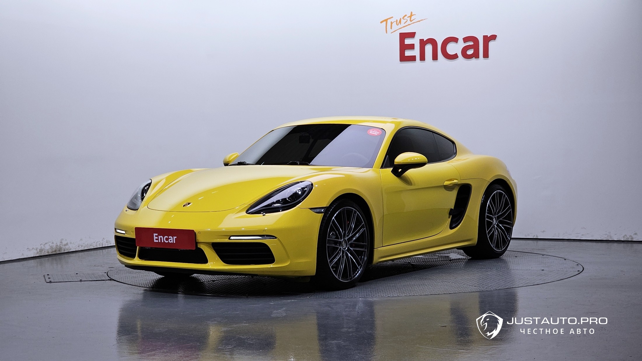 Автомобиль Porsche 718