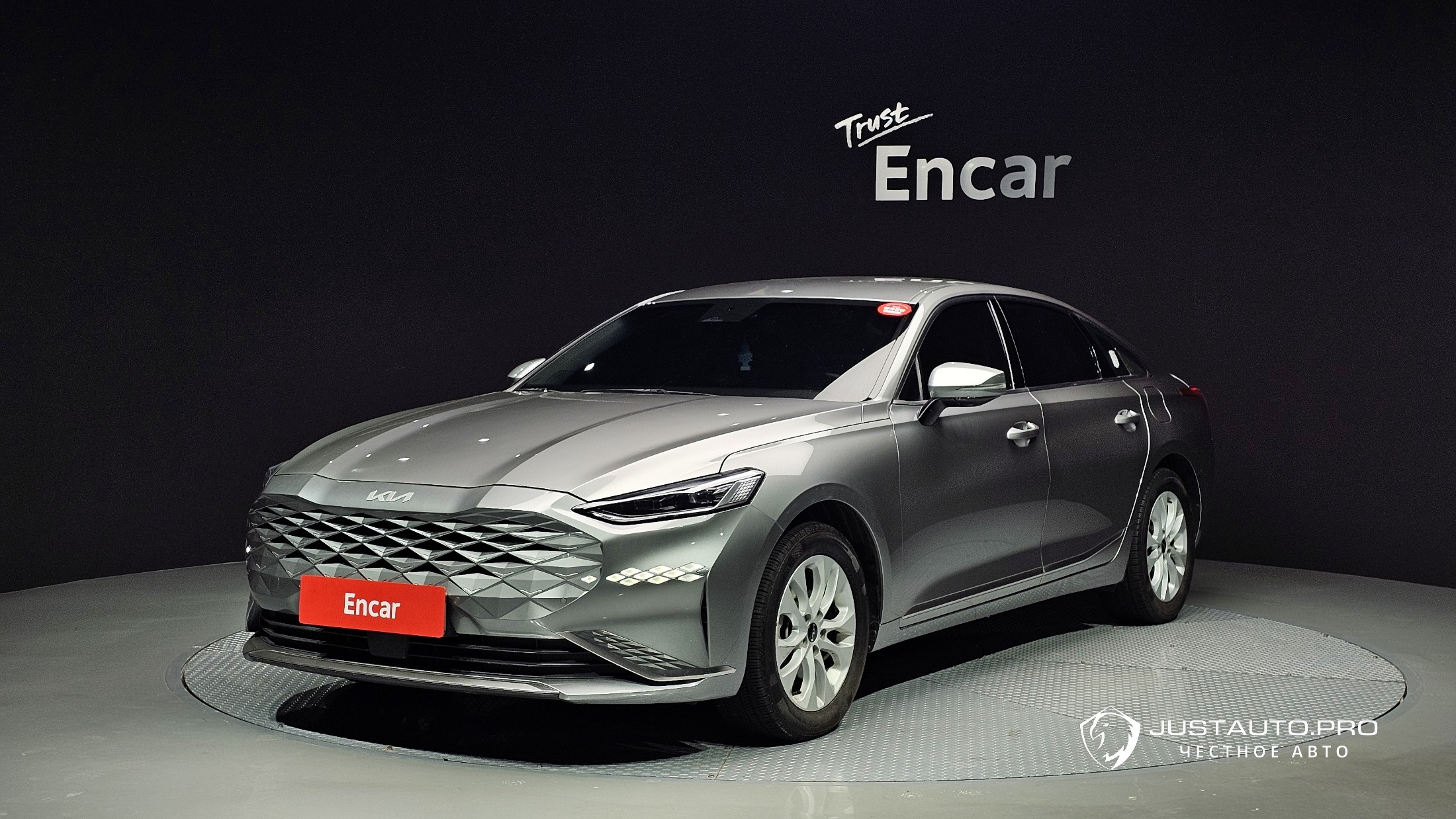 Автомобиль Kia K8