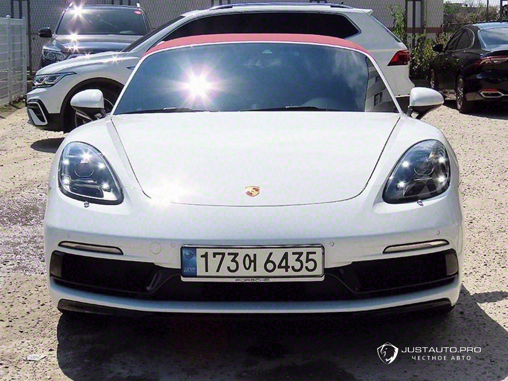 Автомобиль Porsche 718
