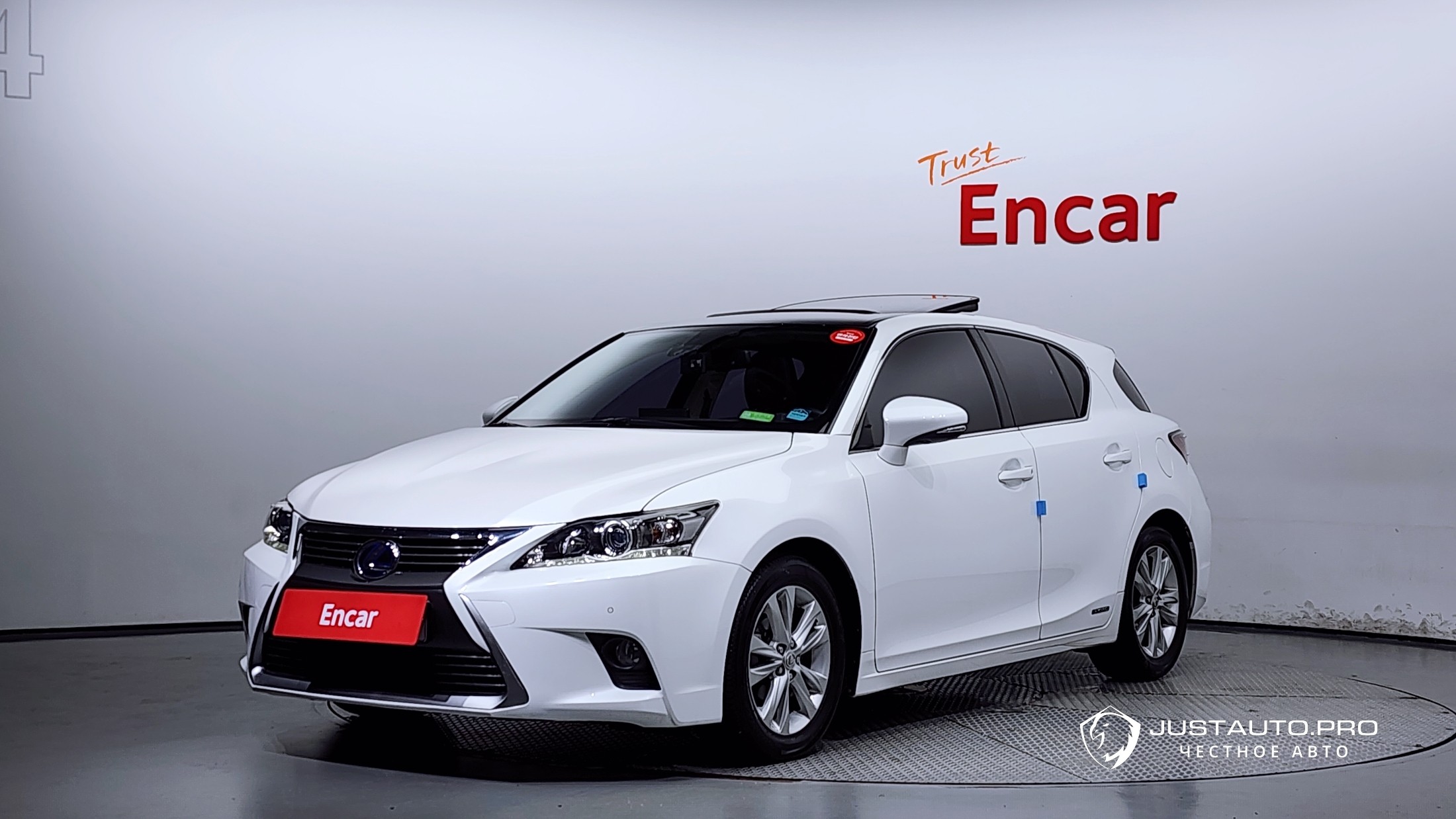 Автомобиль Lexus CT200h