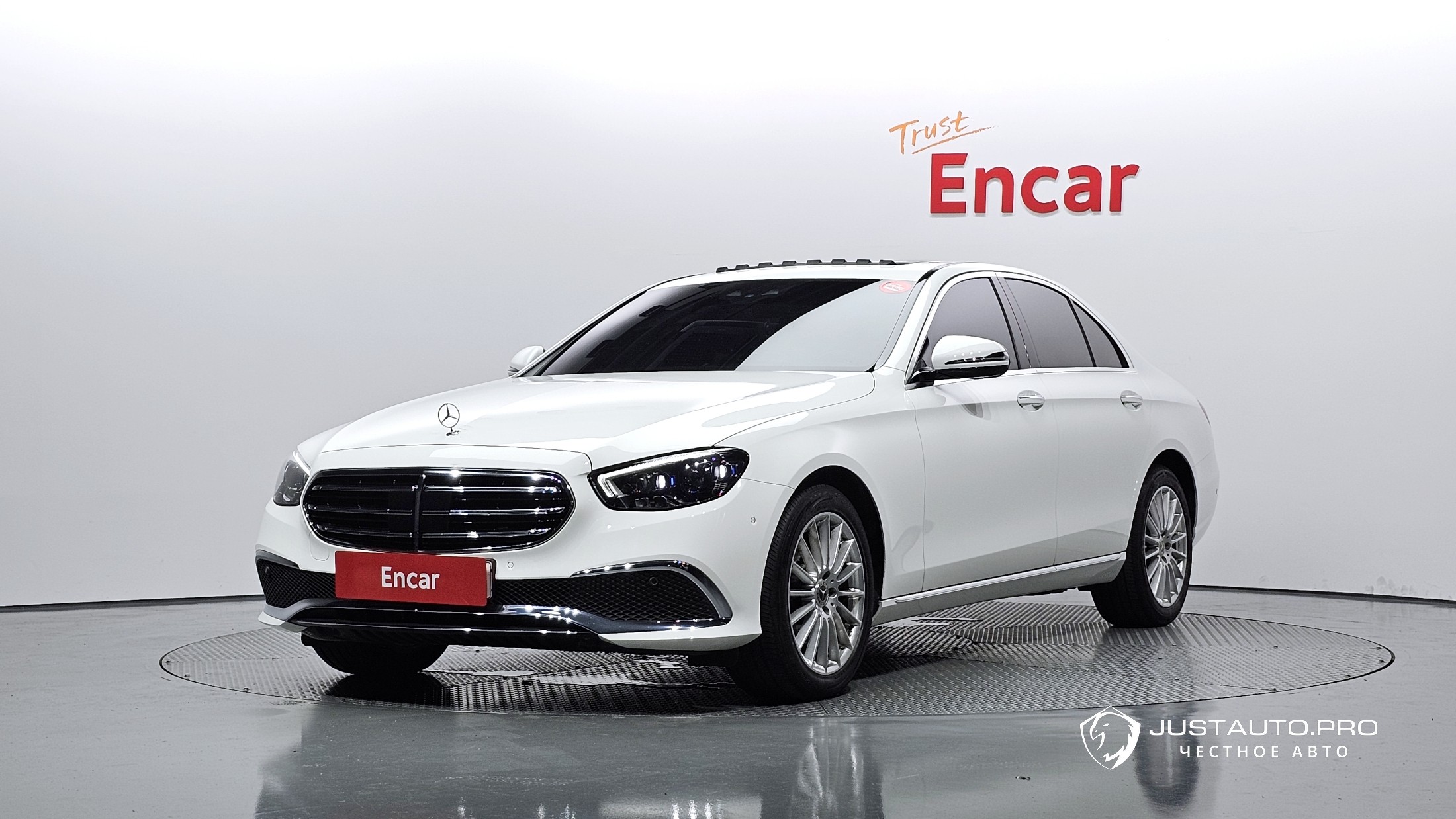Автомобиль Mercedes-Benz E-Class