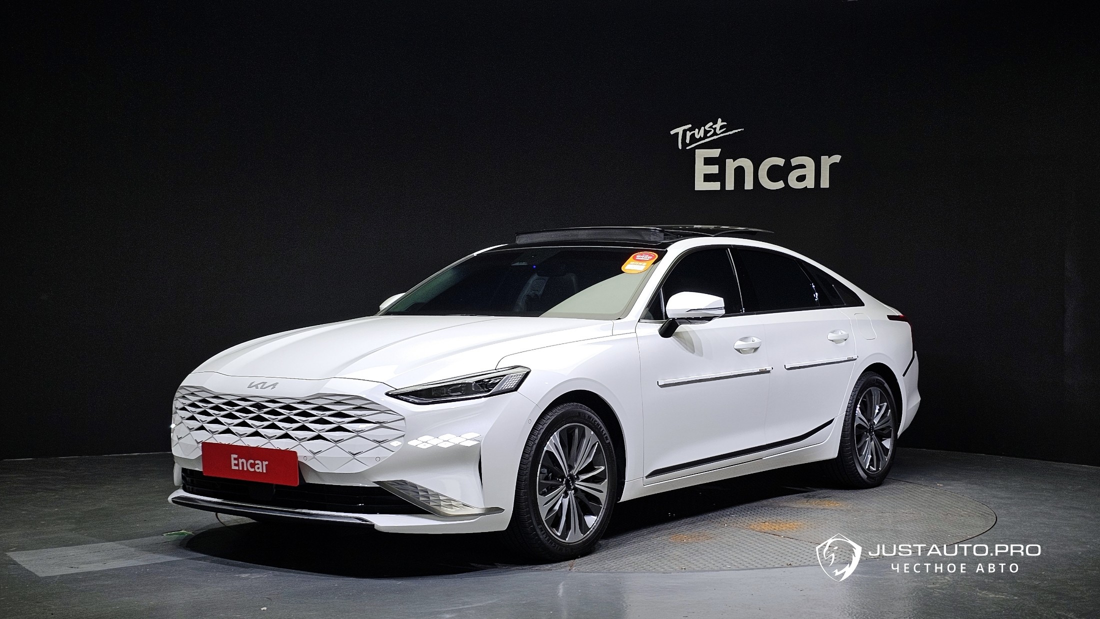 Автомобиль Kia K8