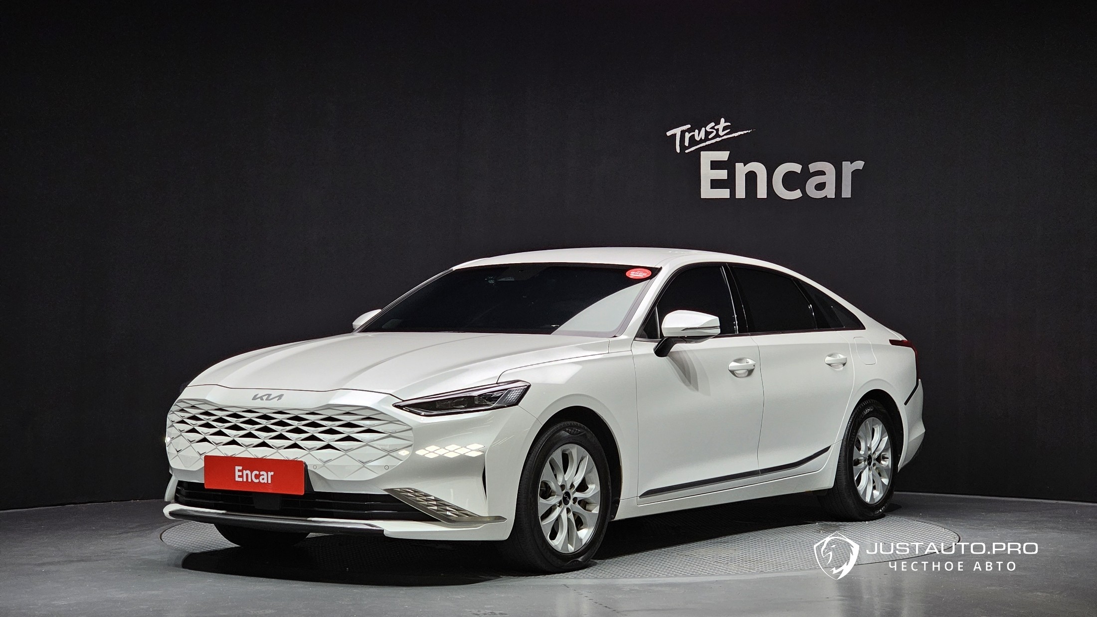 Автомобиль Kia K8