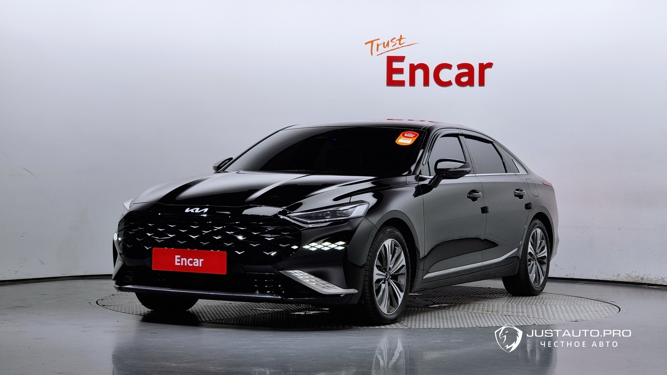 Автомобиль Kia K8
