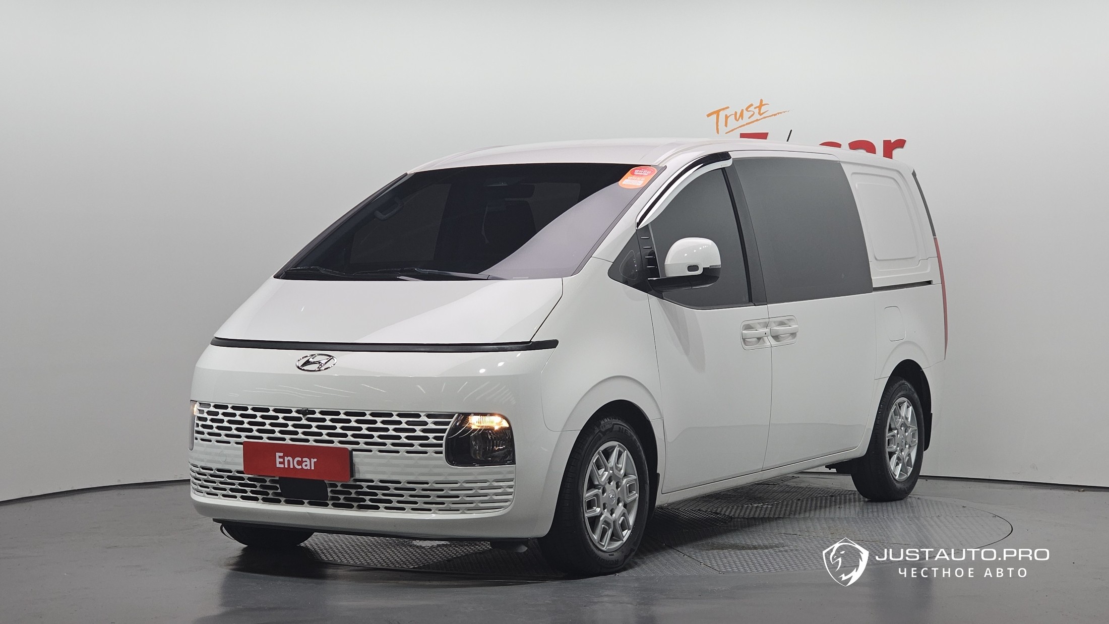 Автомобиль Hyundai Staria