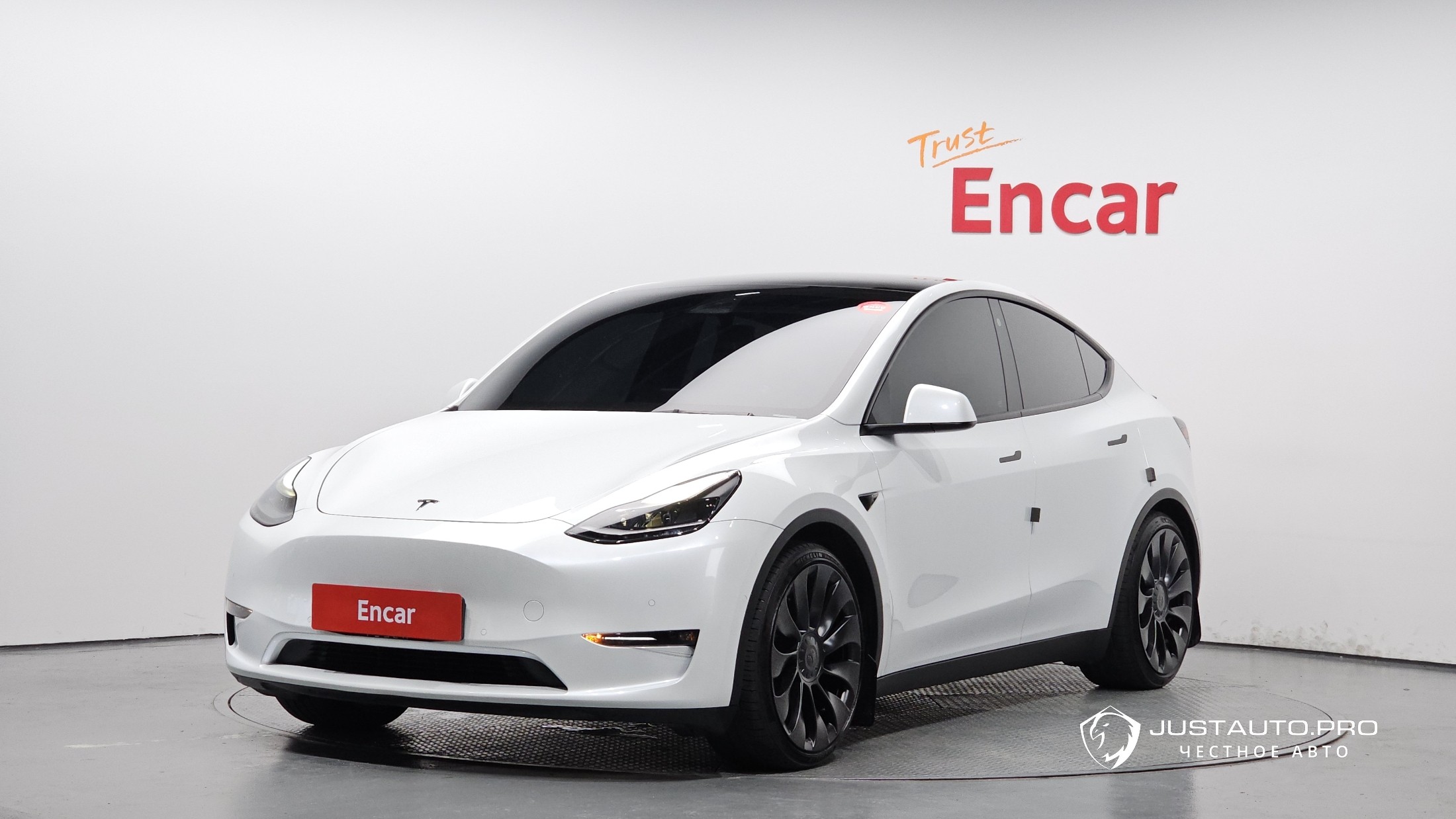 Автомобиль Tesla Model Y