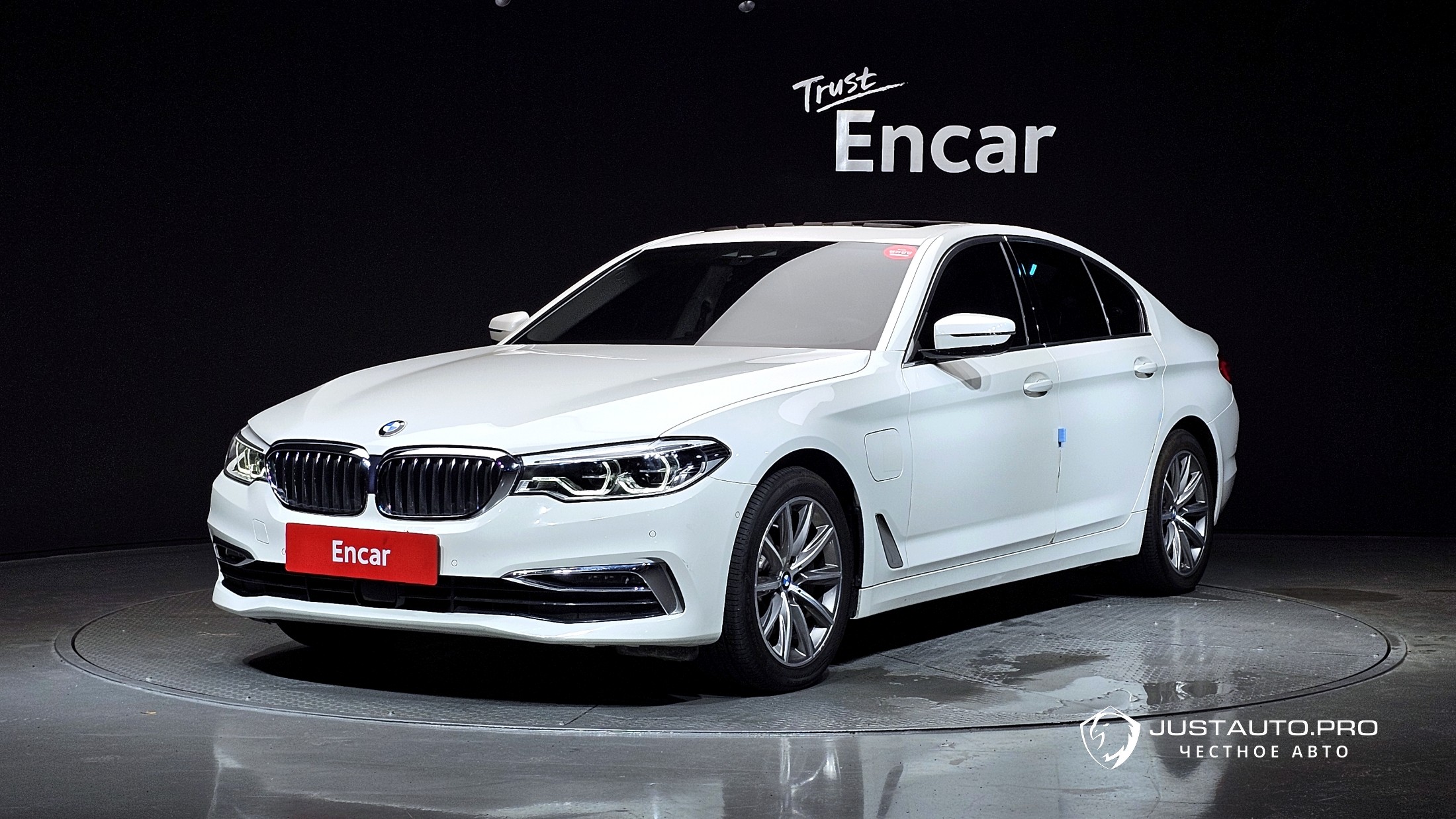 Автомобиль BMW 5-Series