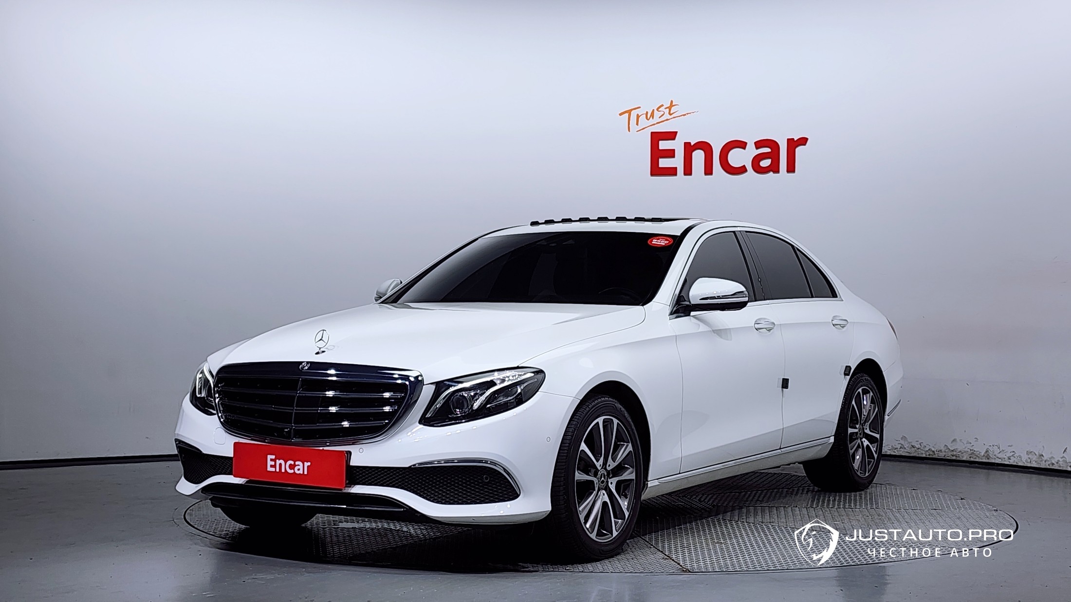 Автомобиль Mercedes-Benz E-Class