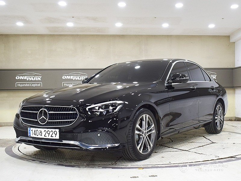 Автомобиль Mercedes-Benz E-Class