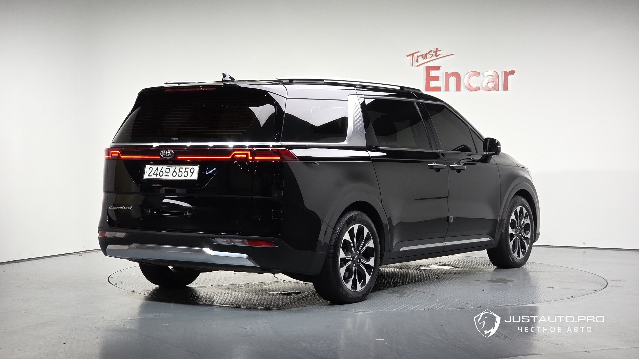 Автомобиль Kia Canival
