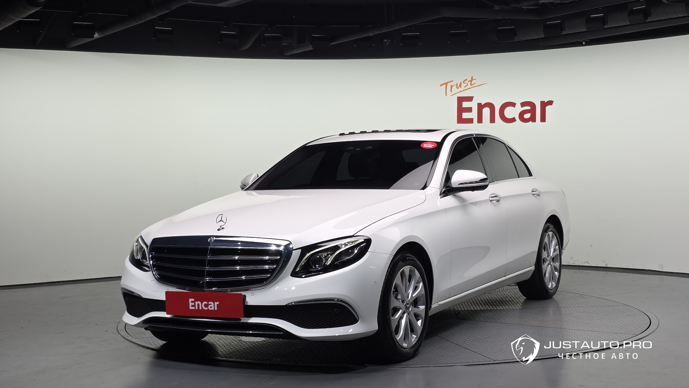 Автомобиль Mercedes-Benz E-Class