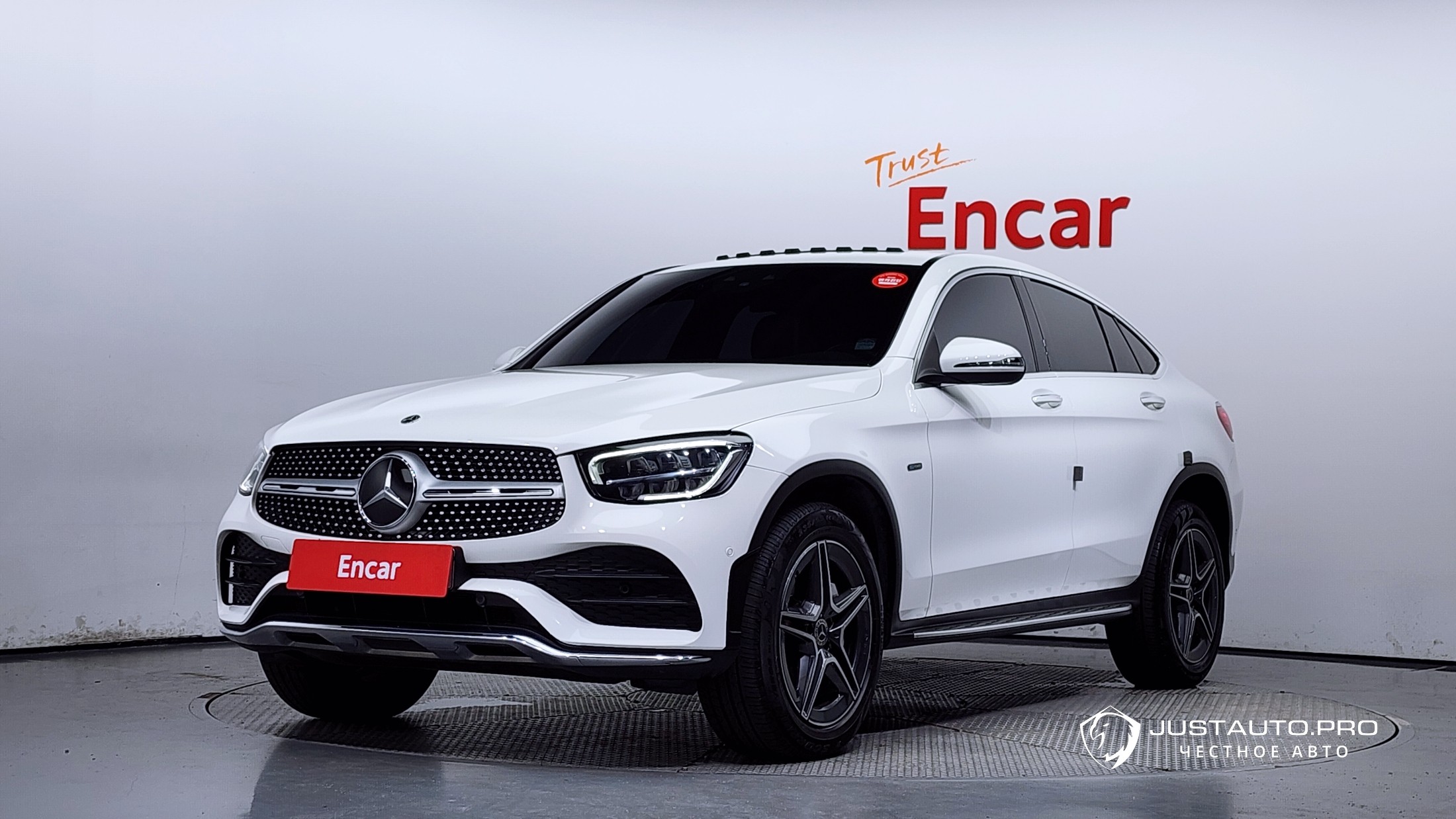 Автомобиль Mercedes-Benz GLC-Class