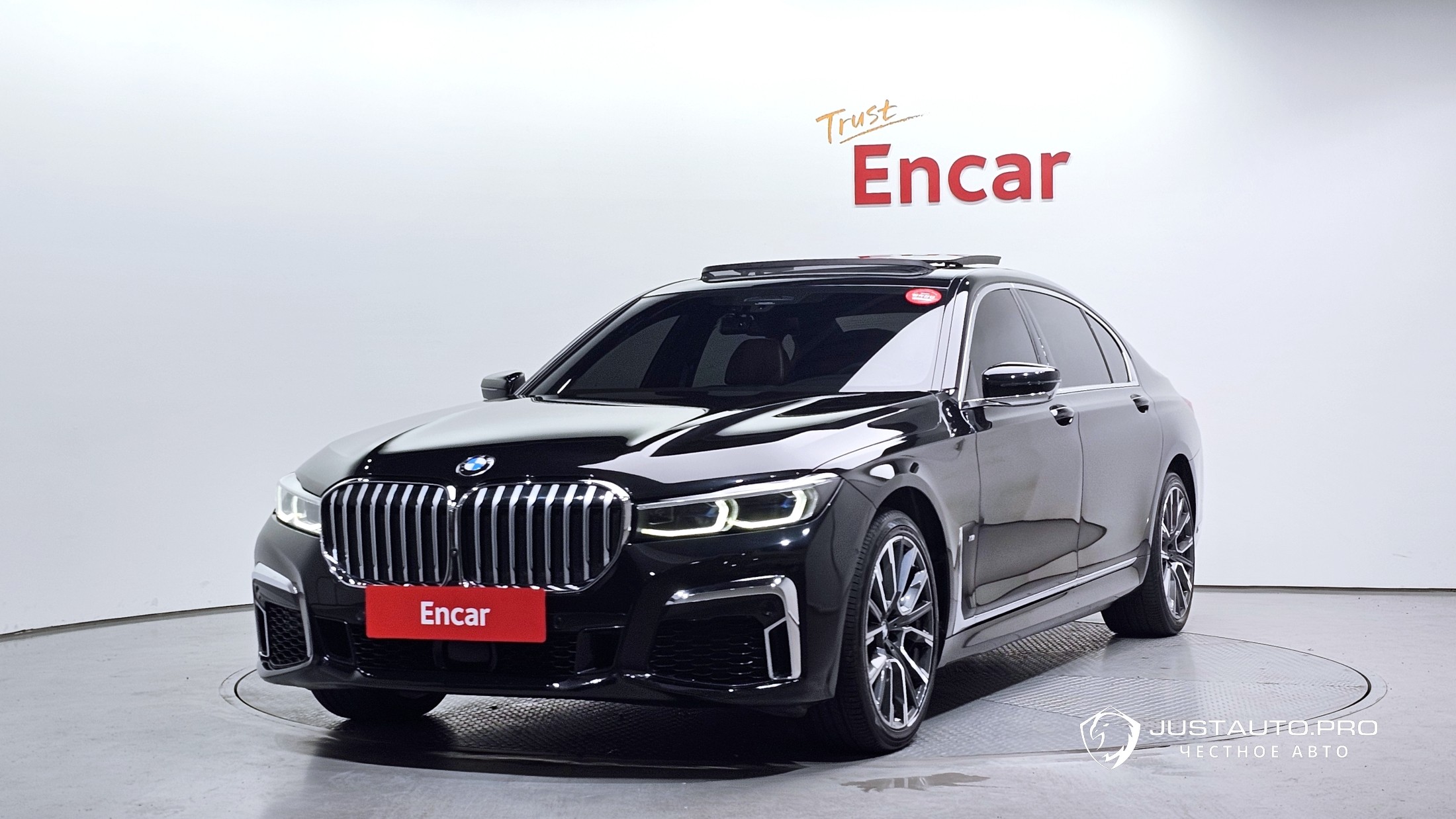 Автомобиль BMW 7-Series