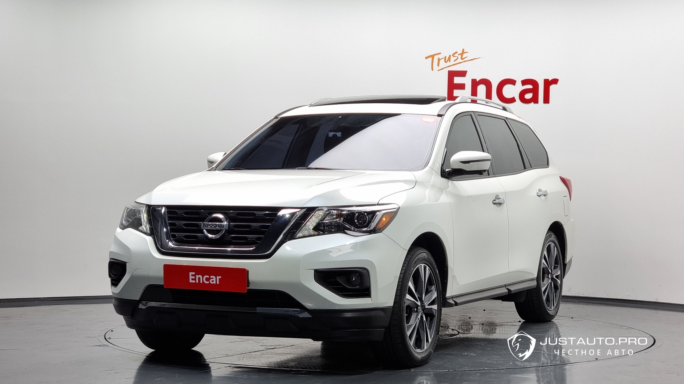 Автомобиль Nissan Pathfinder