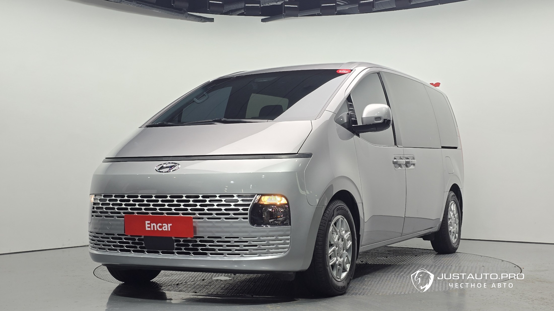 Автомобиль Hyundai Staria