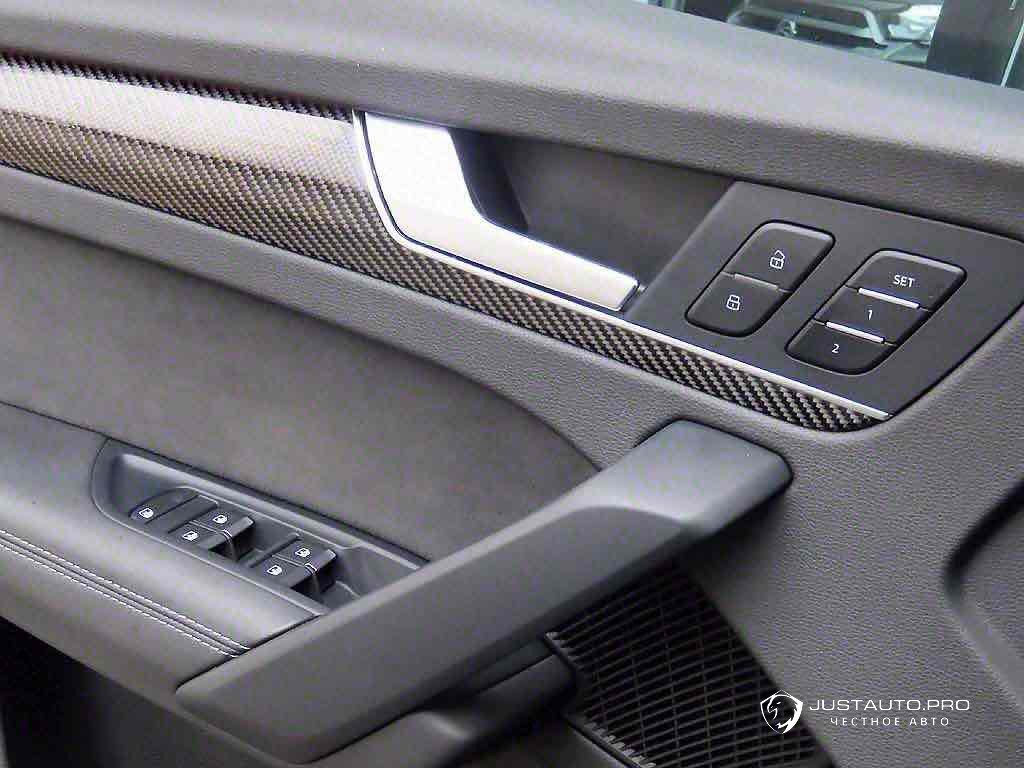 Автомобиль Audi SQ5