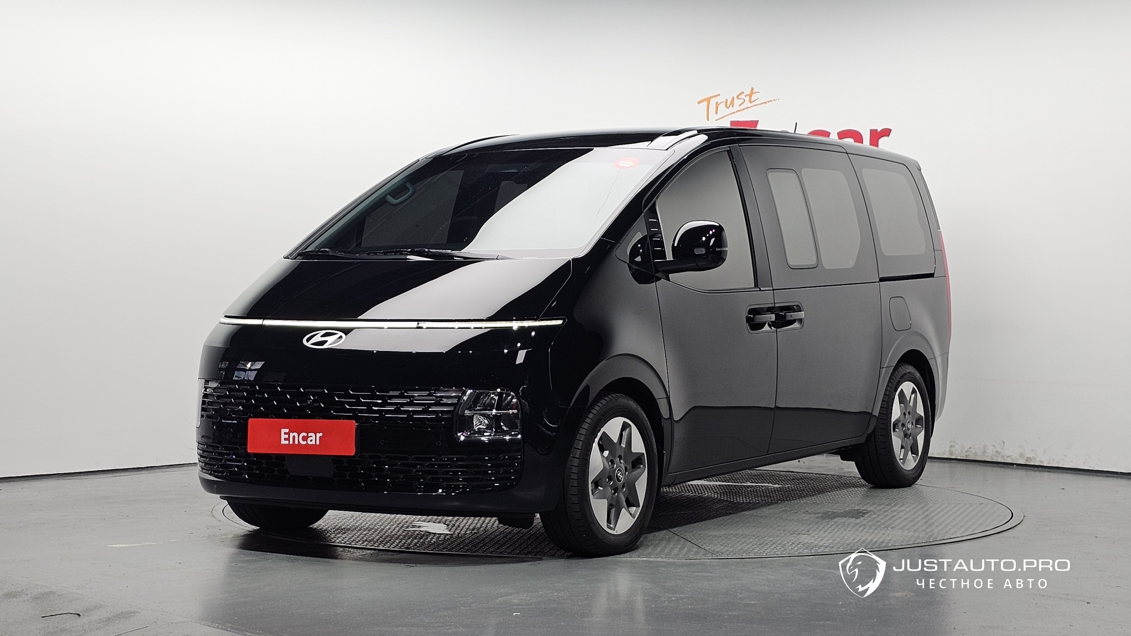 Автомобиль Hyundai Staria