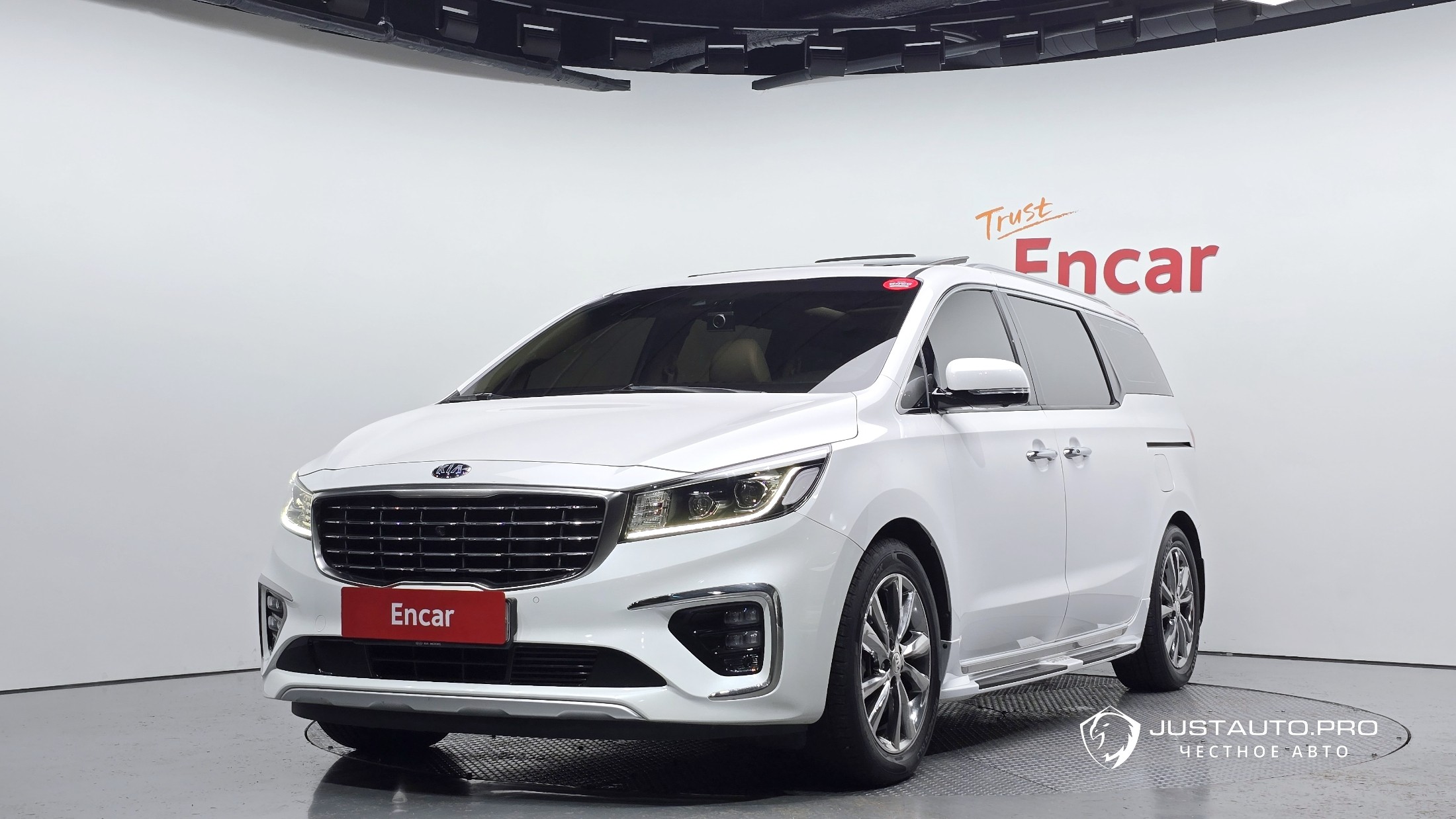 Автомобиль Kia Canival