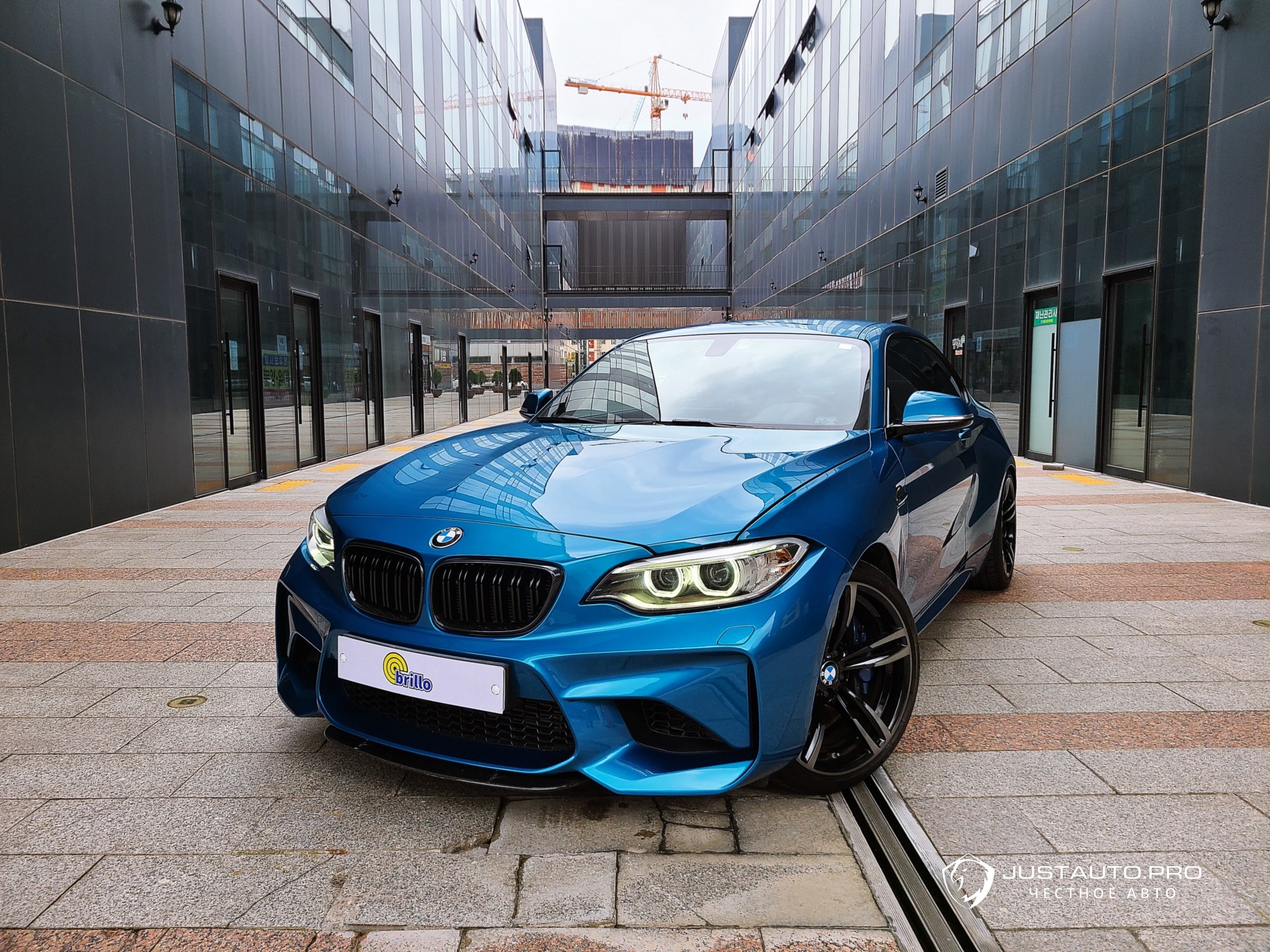 Автомобиль BMW M2