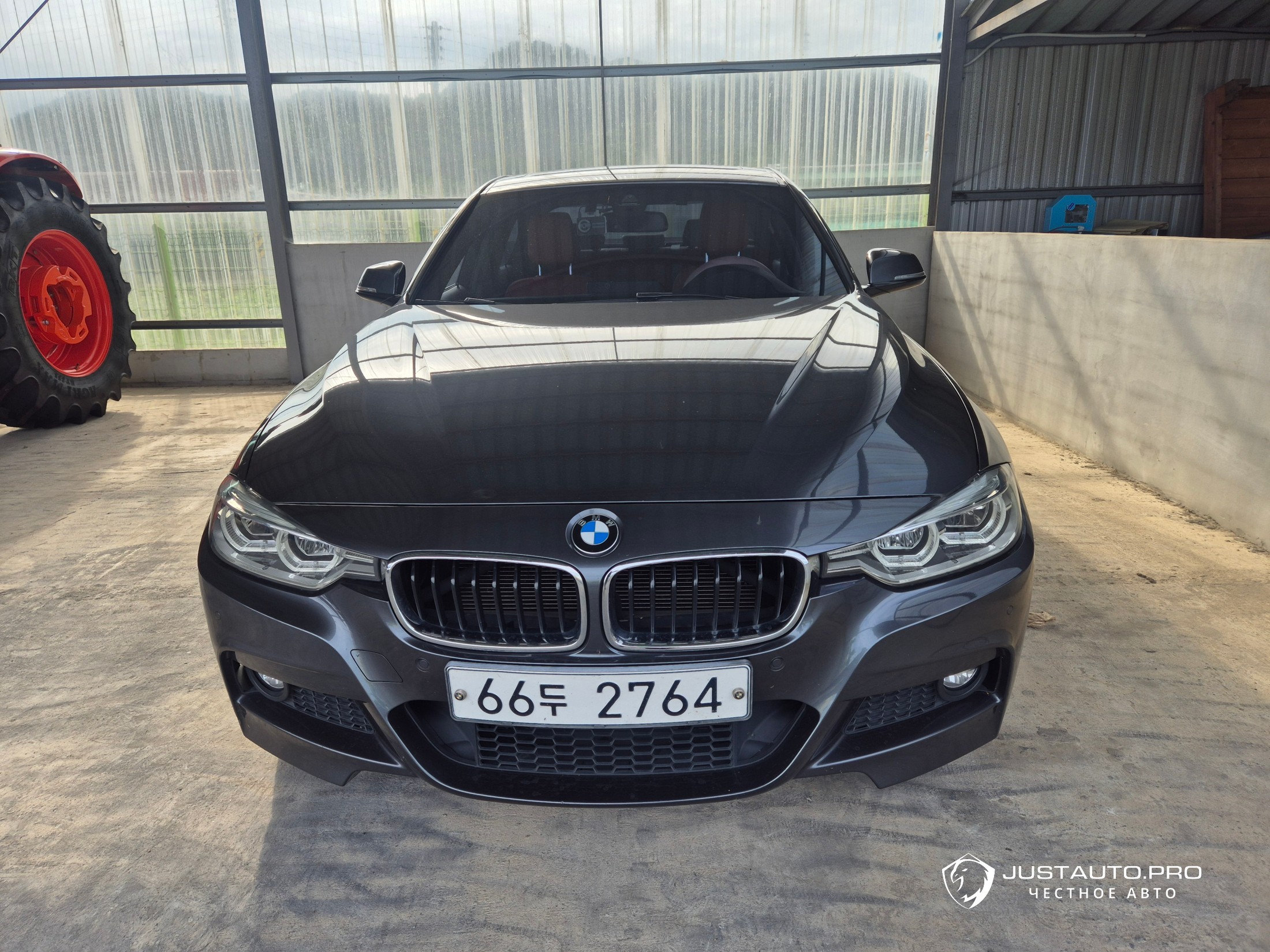 Автомобиль BMW 3-Series