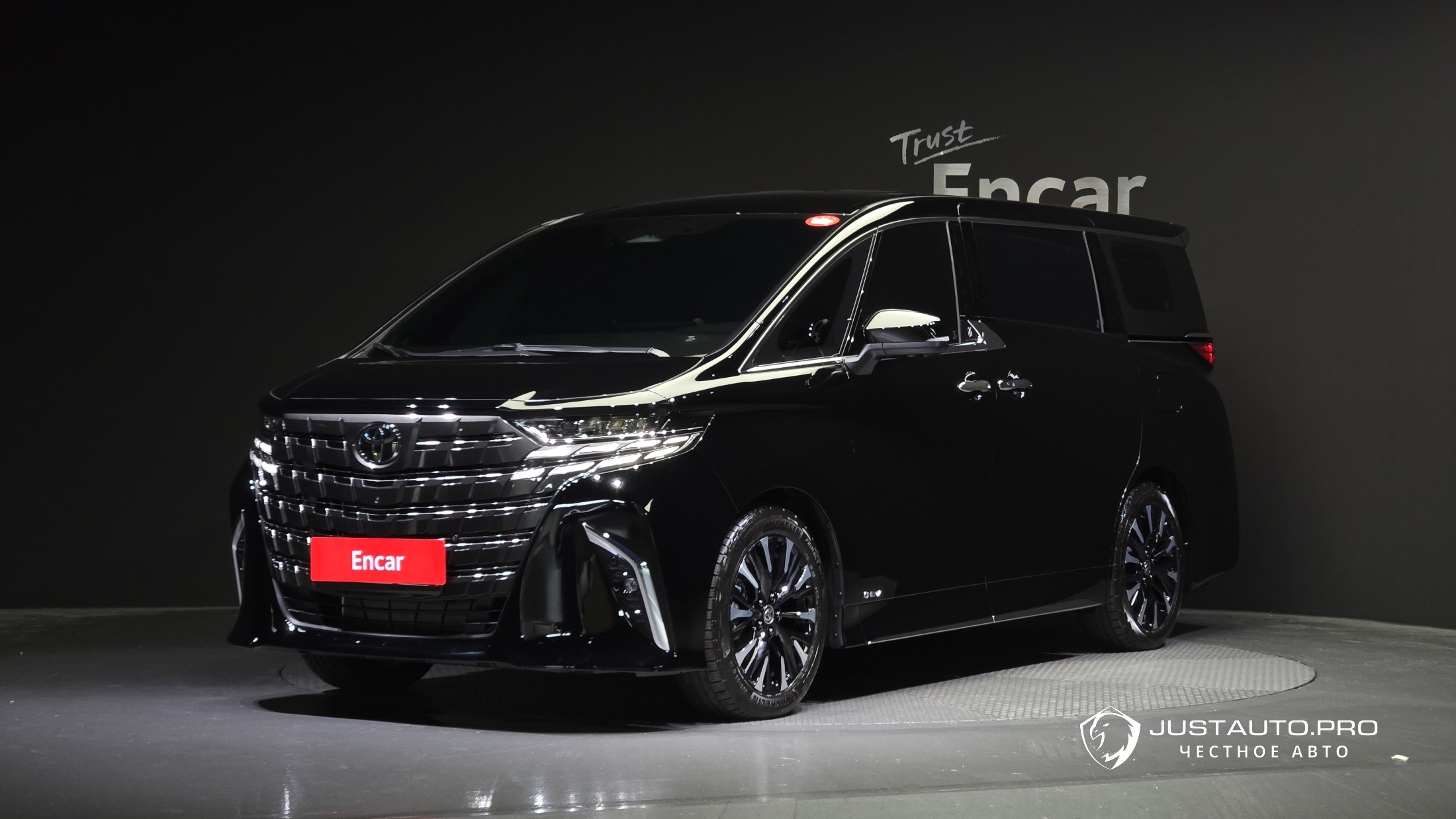 Автомобиль Toyota Alphard