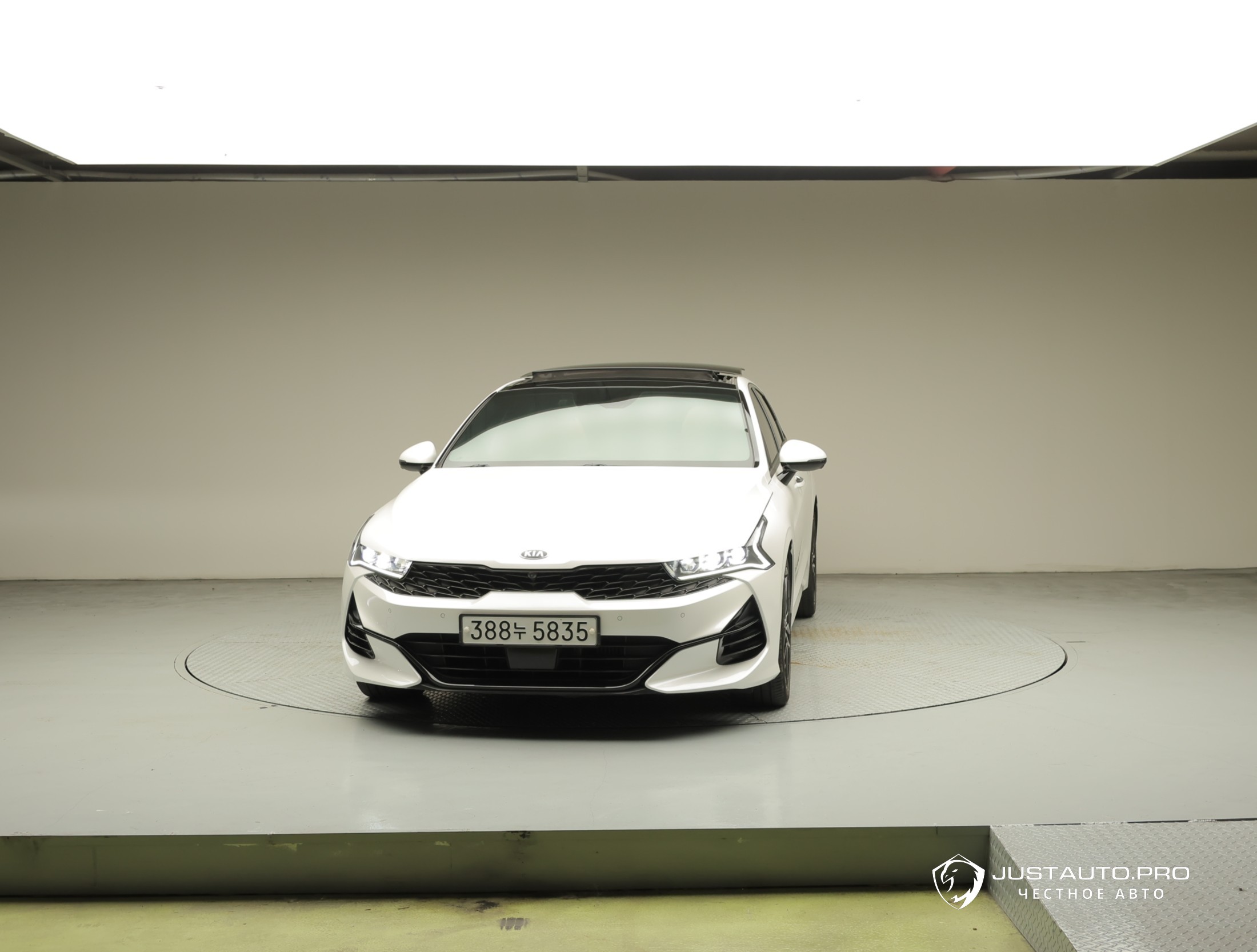 Автомобиль Kia K5