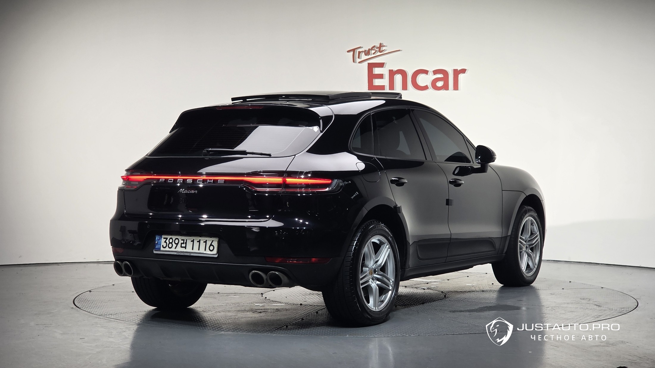 Автомобиль Porsche Macan