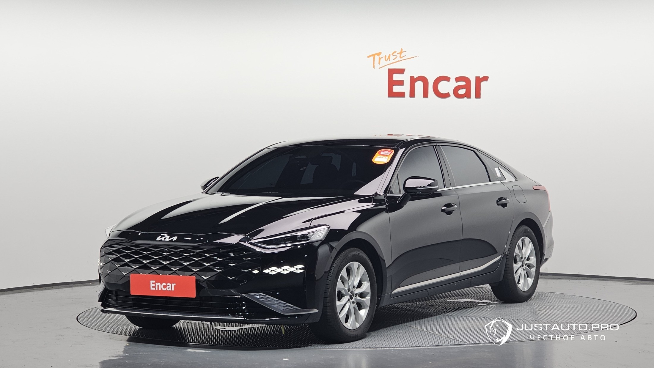 Автомобиль Kia K8