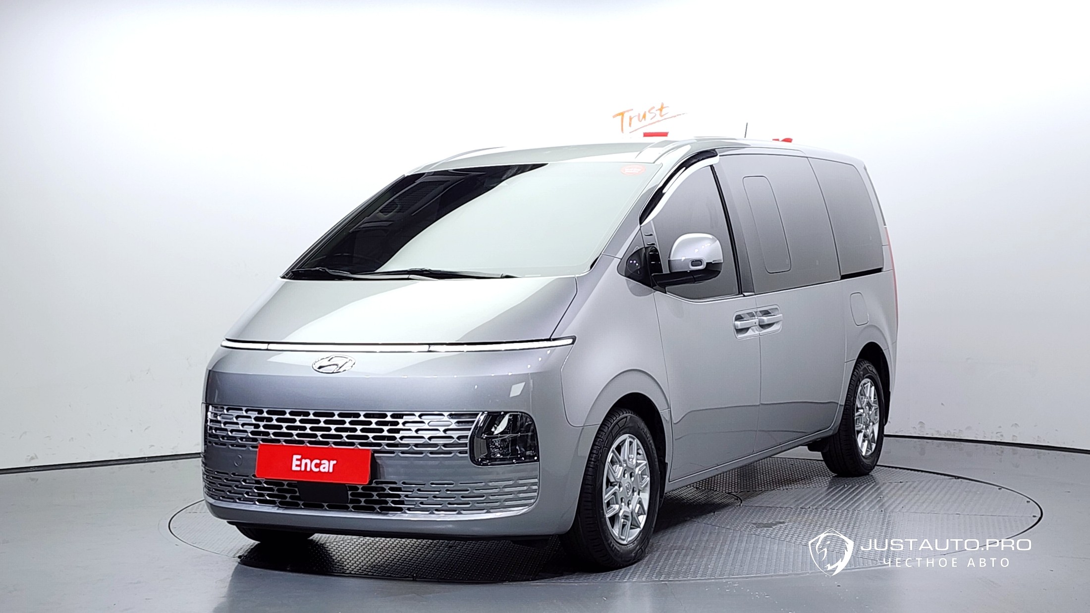 Автомобиль Hyundai Staria