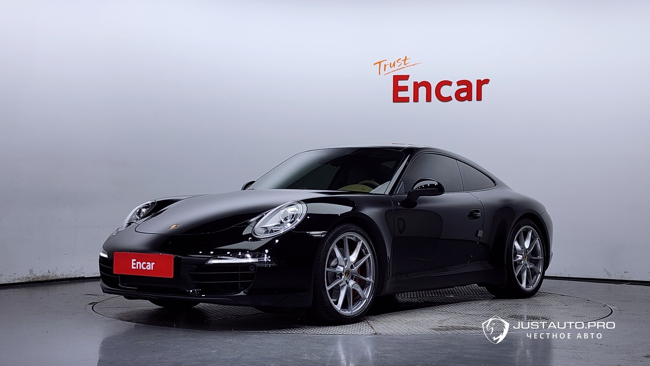 Автомобиль Porsche 911
