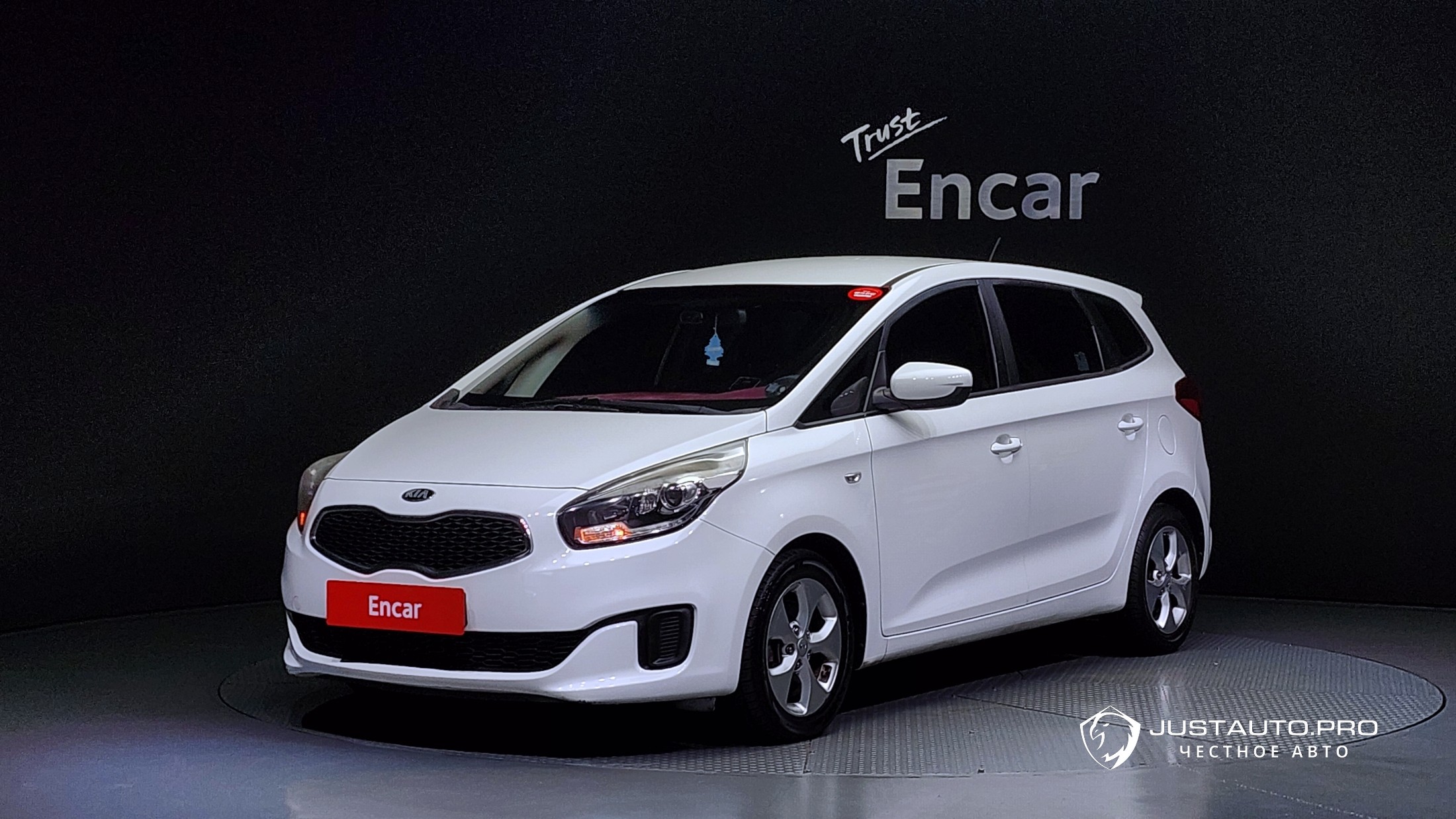 Автомобиль Kia Carens