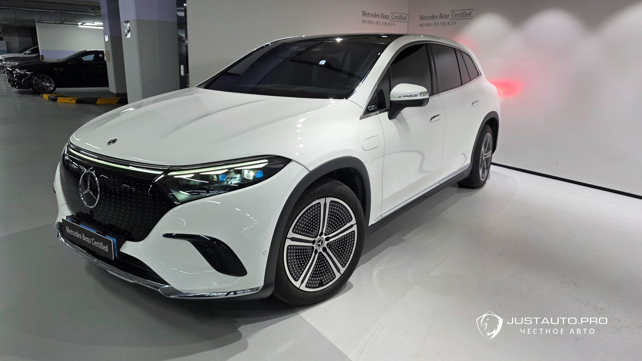 Автомобиль Mercedes-Benz EQS