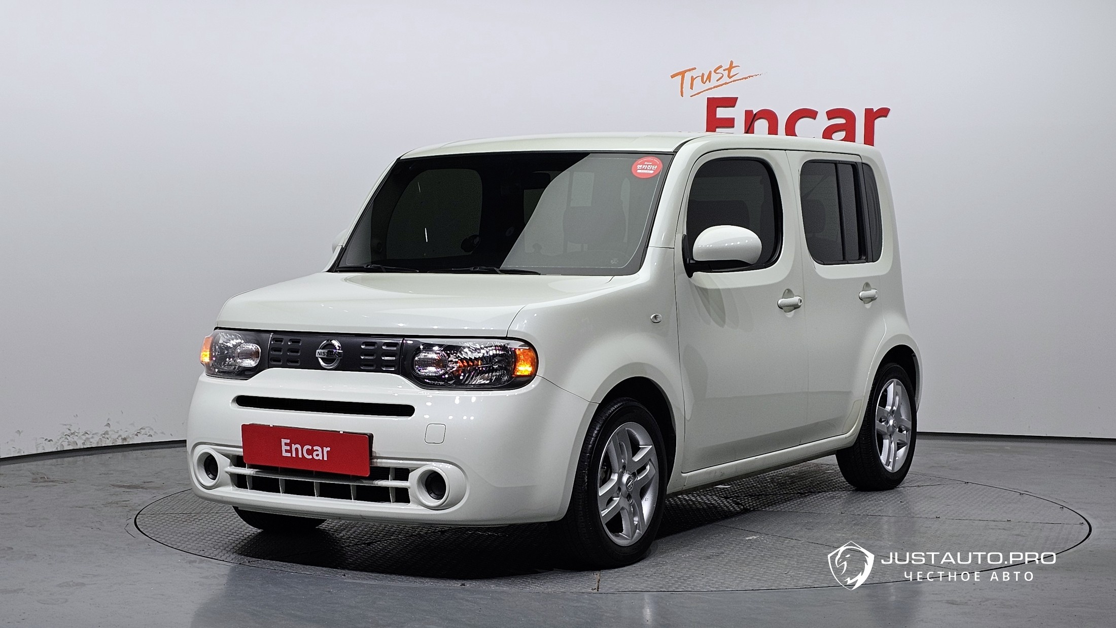 Автомобиль Nissan Cube