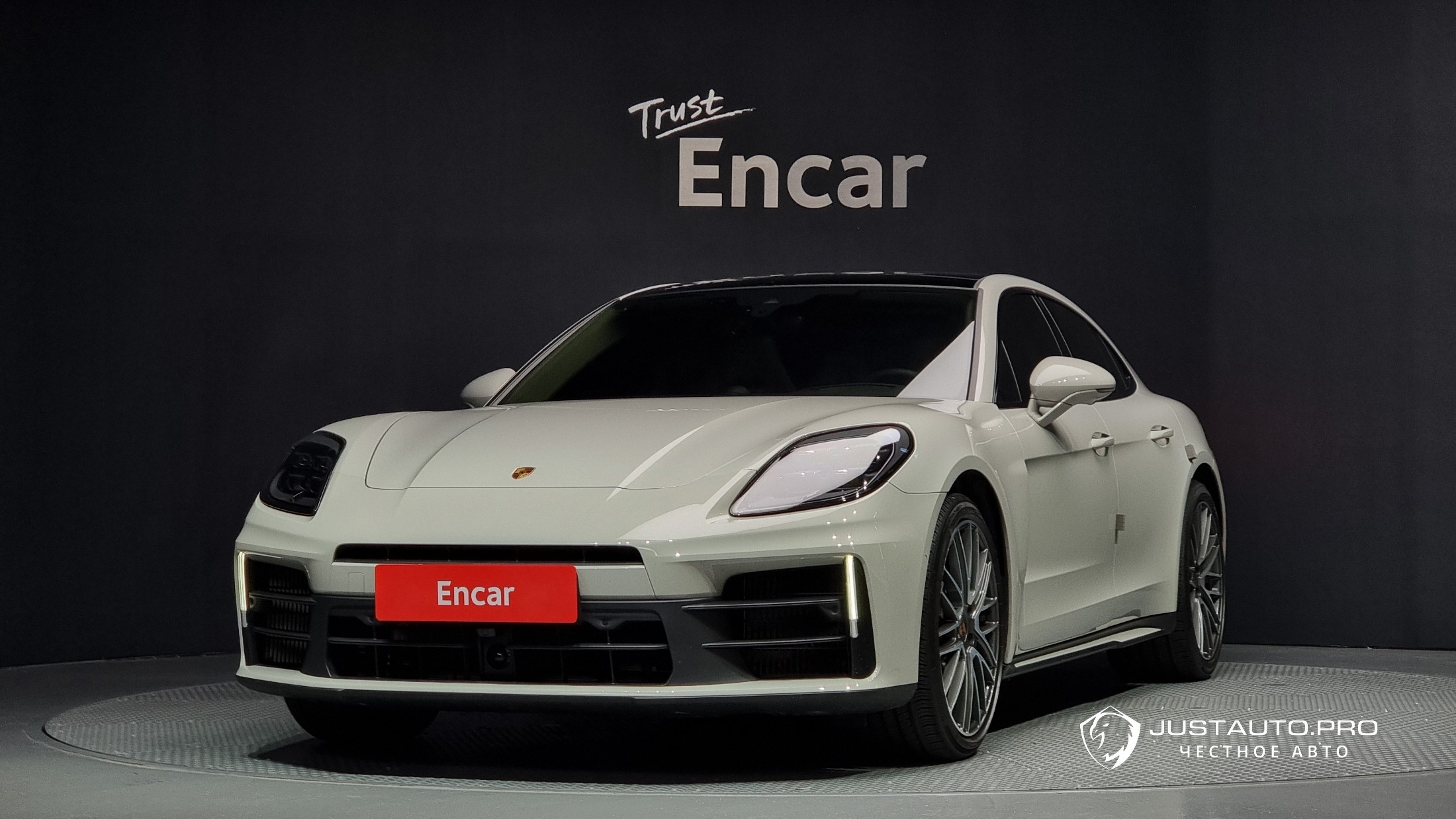 Автомобиль Porsche Panamera