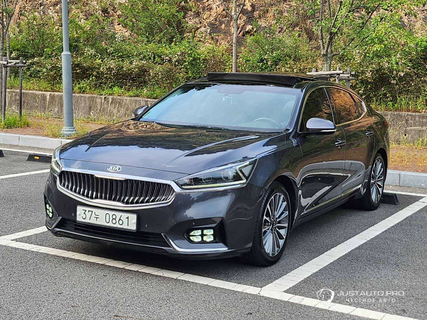 Автомобиль Kia K7