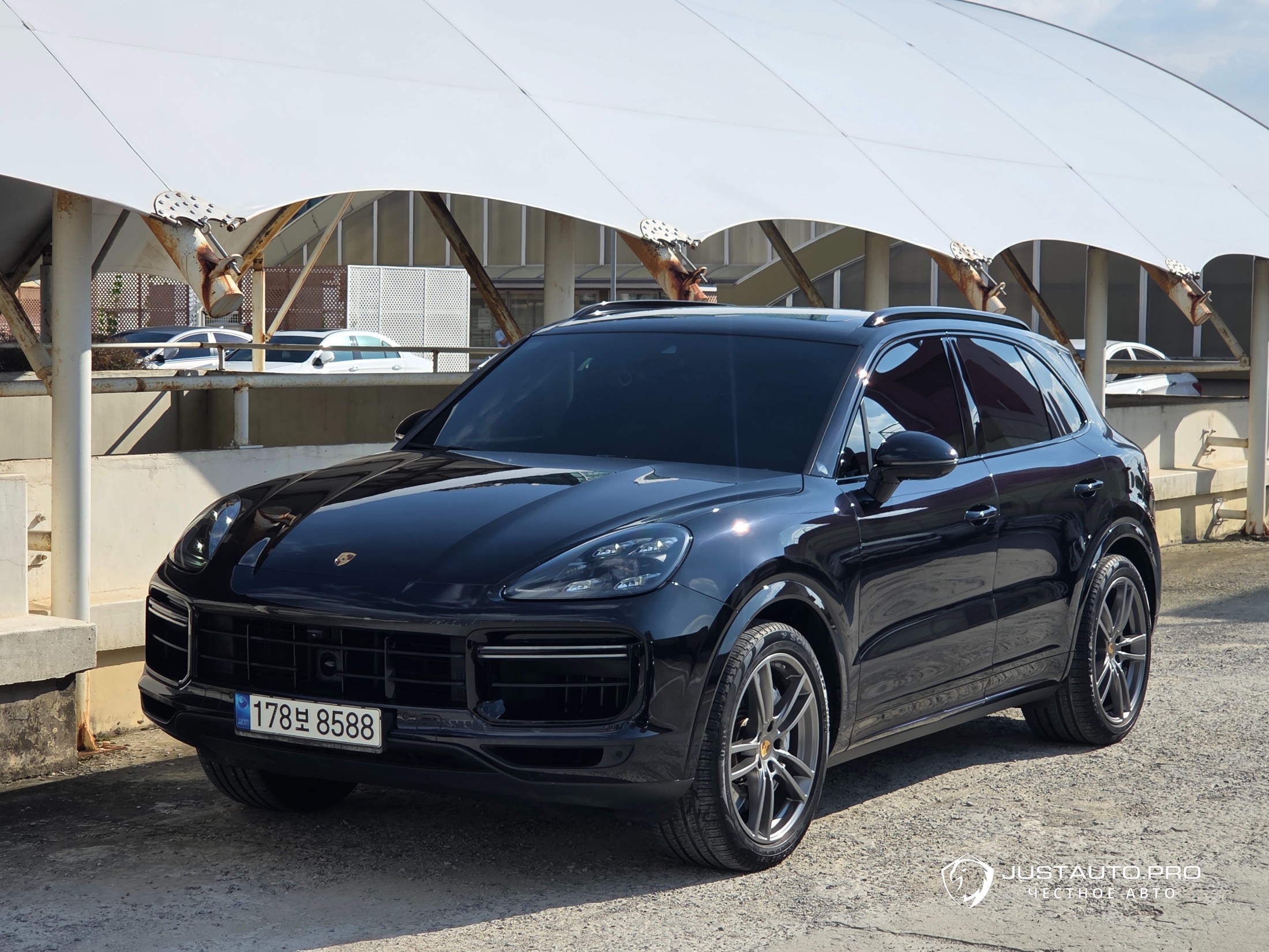 Автомобиль Porsche Cayenne