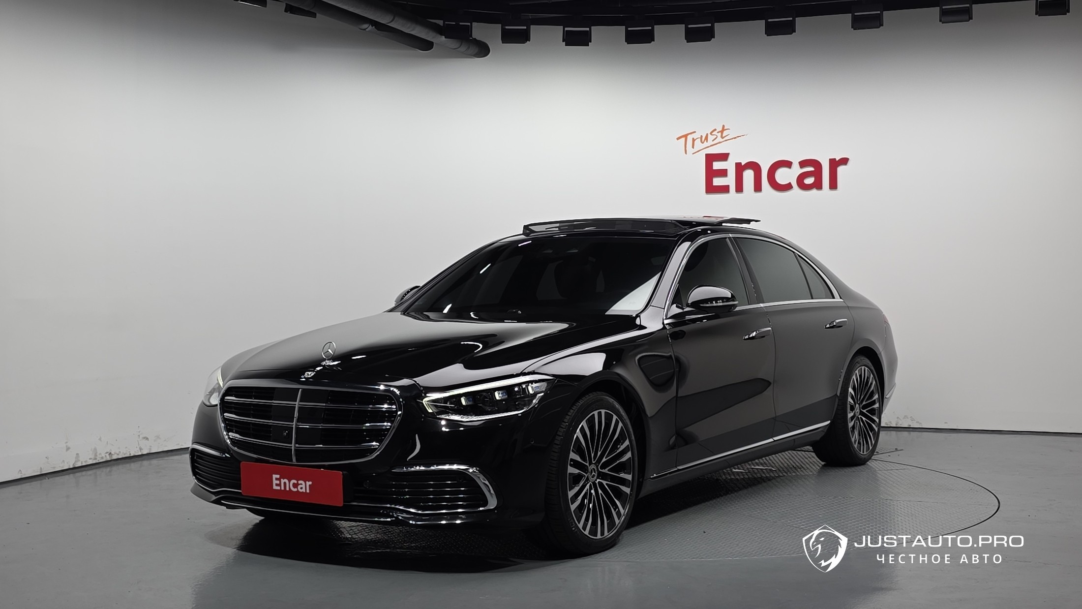 Автомобиль Mercedes-Benz S-Class