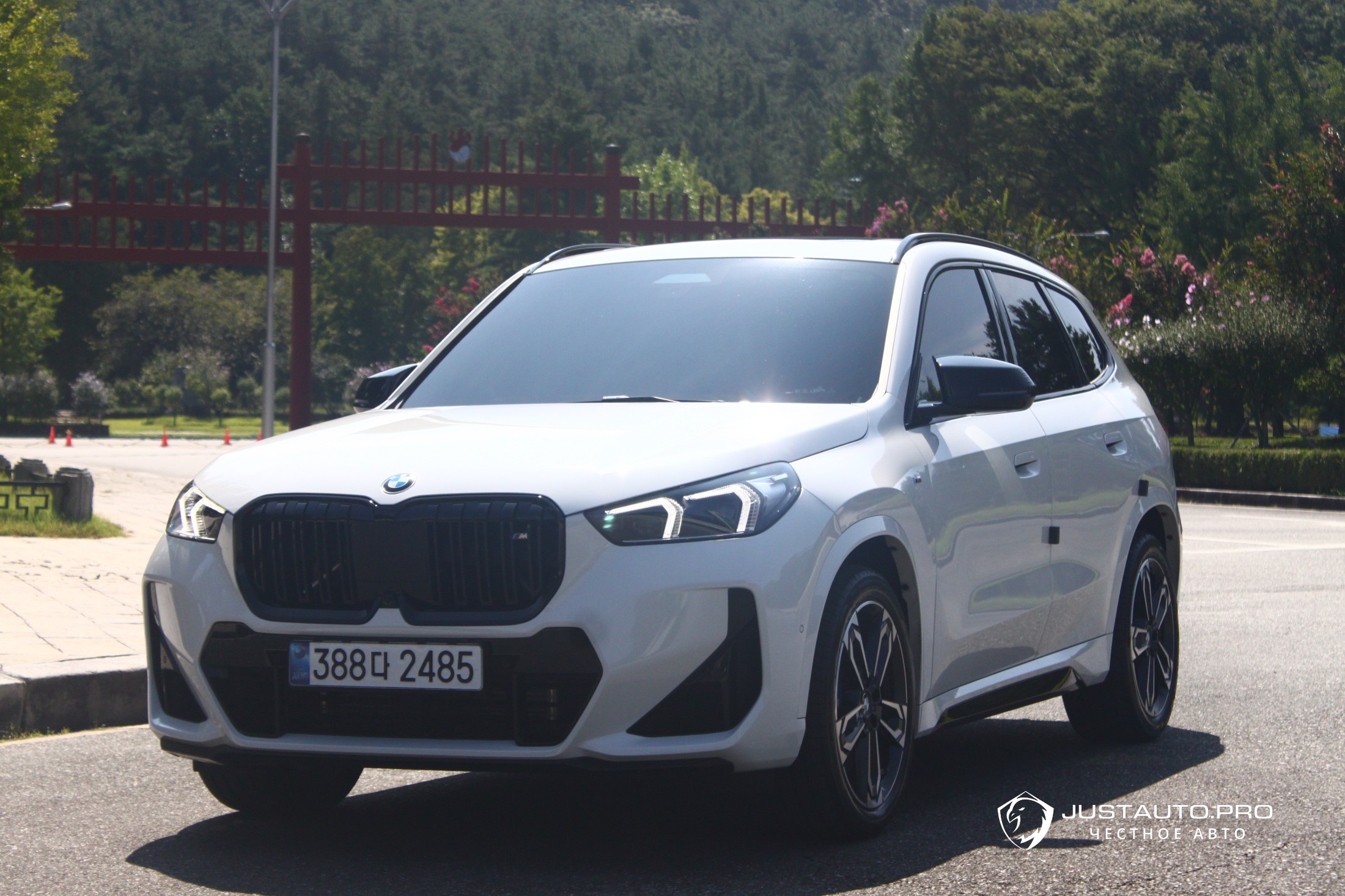 Автомобиль BMW X1