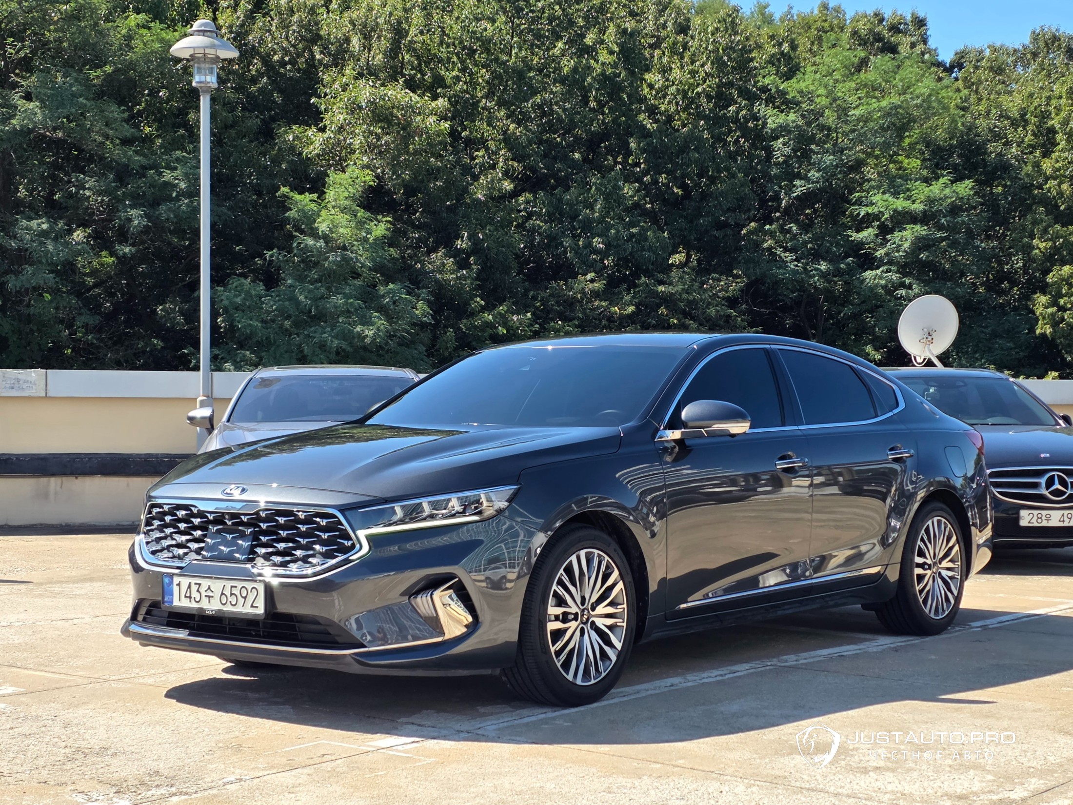 Автомобиль Kia K7
