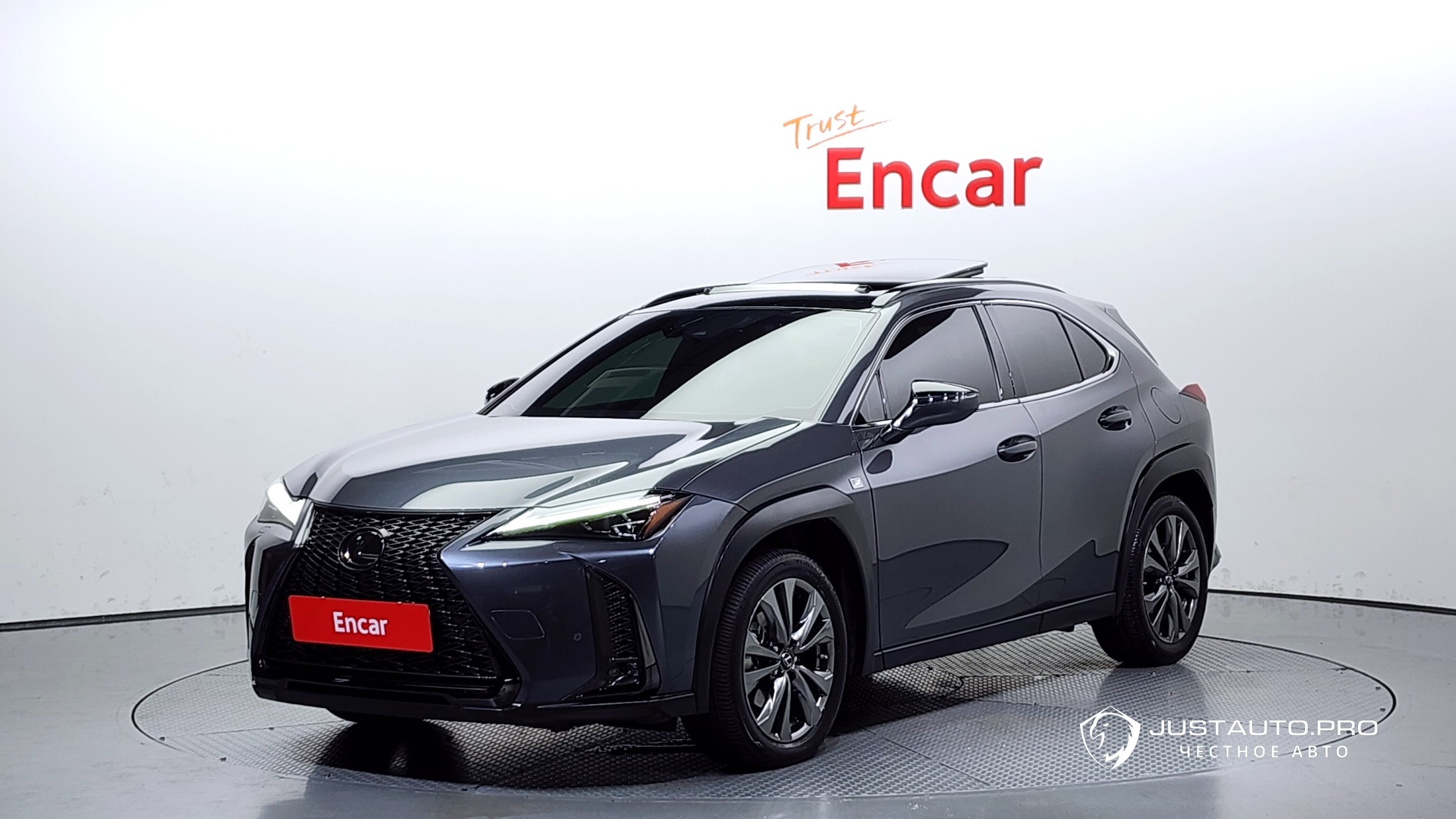 Автомобиль Lexus UX
