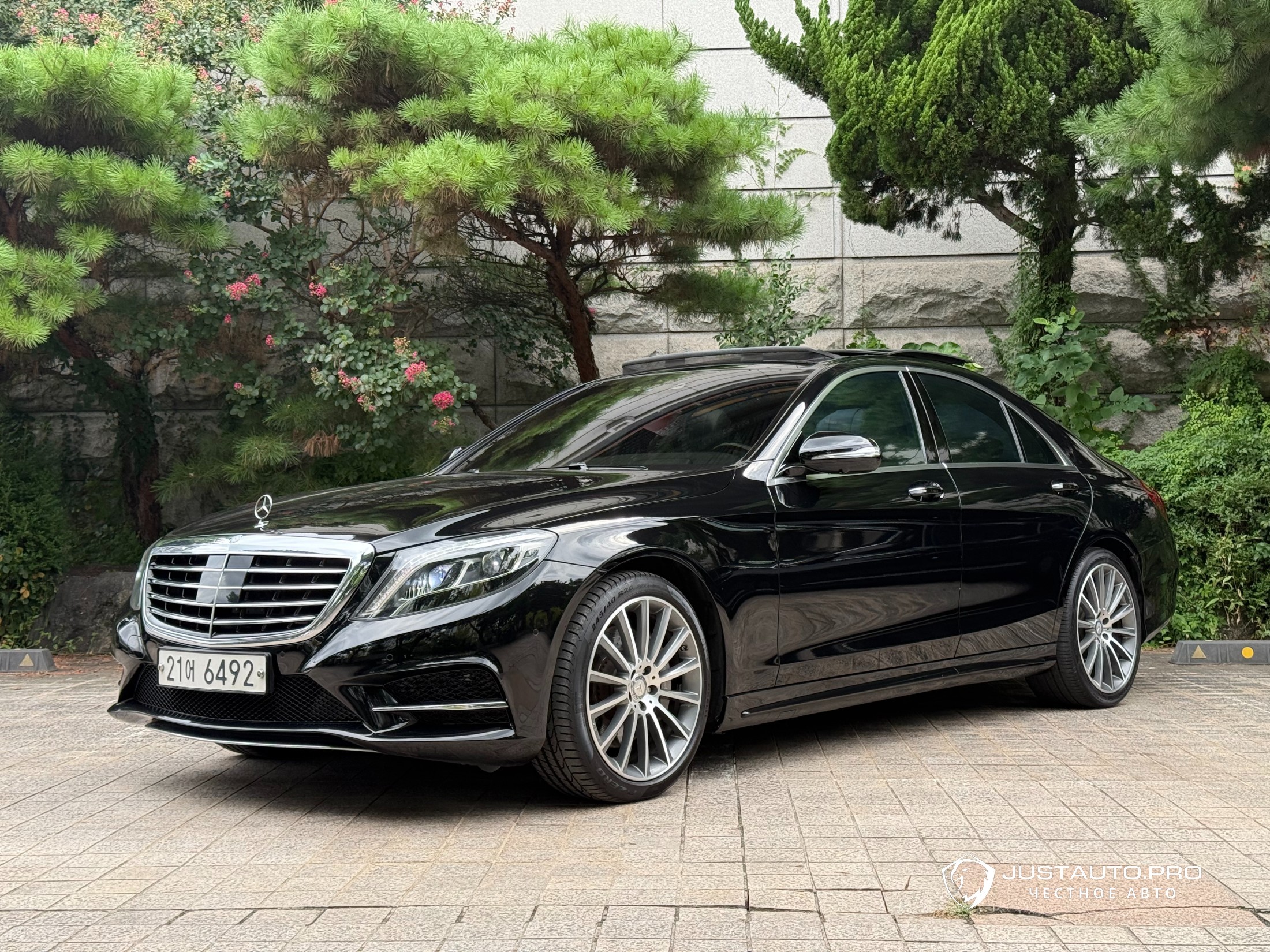 Автомобиль Mercedes-Benz S-Class