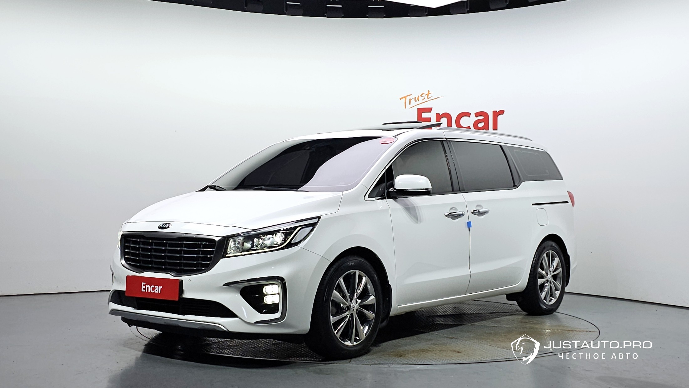 Автомобиль Kia Canival