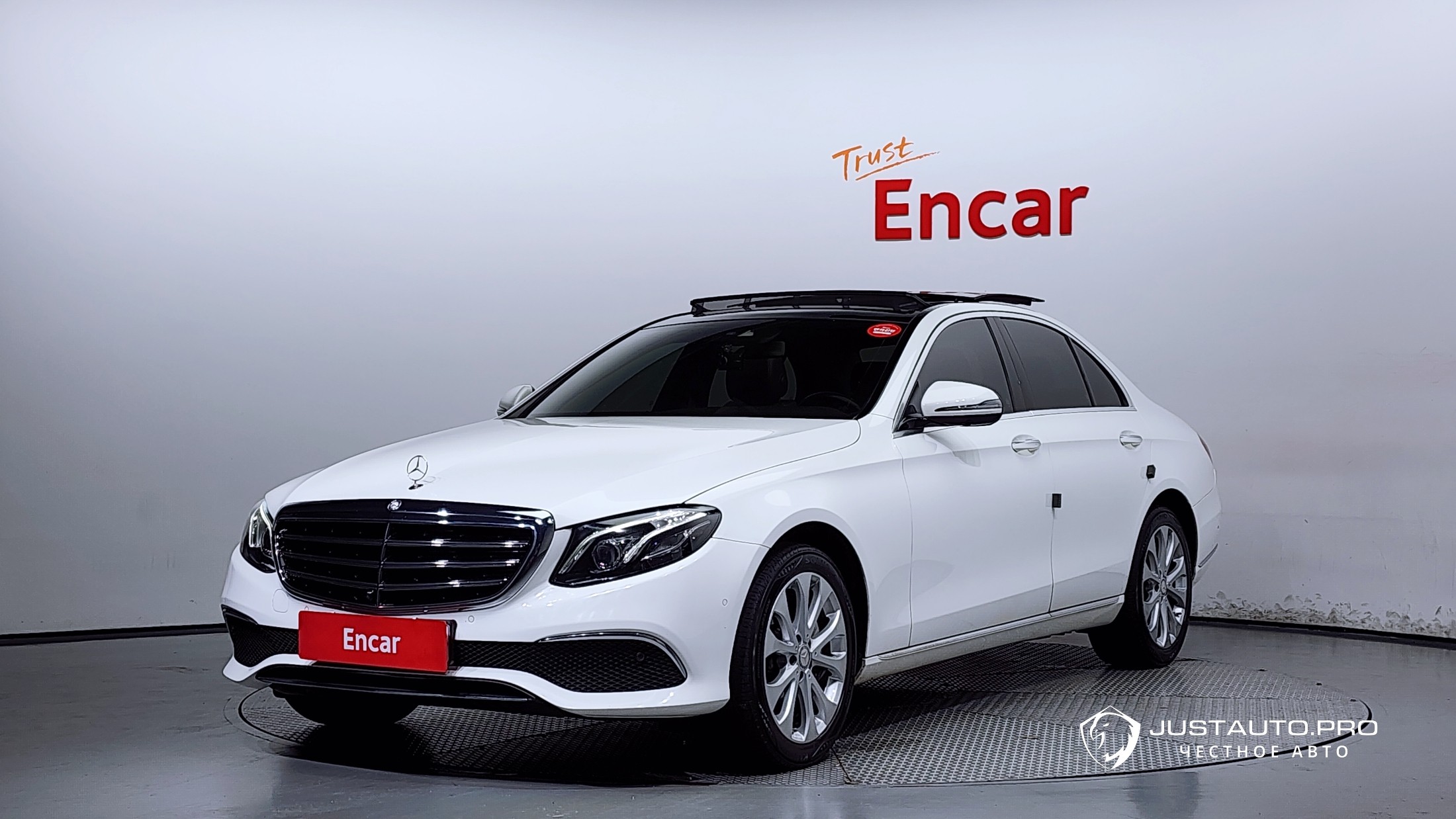 Автомобиль Mercedes-Benz E-Class